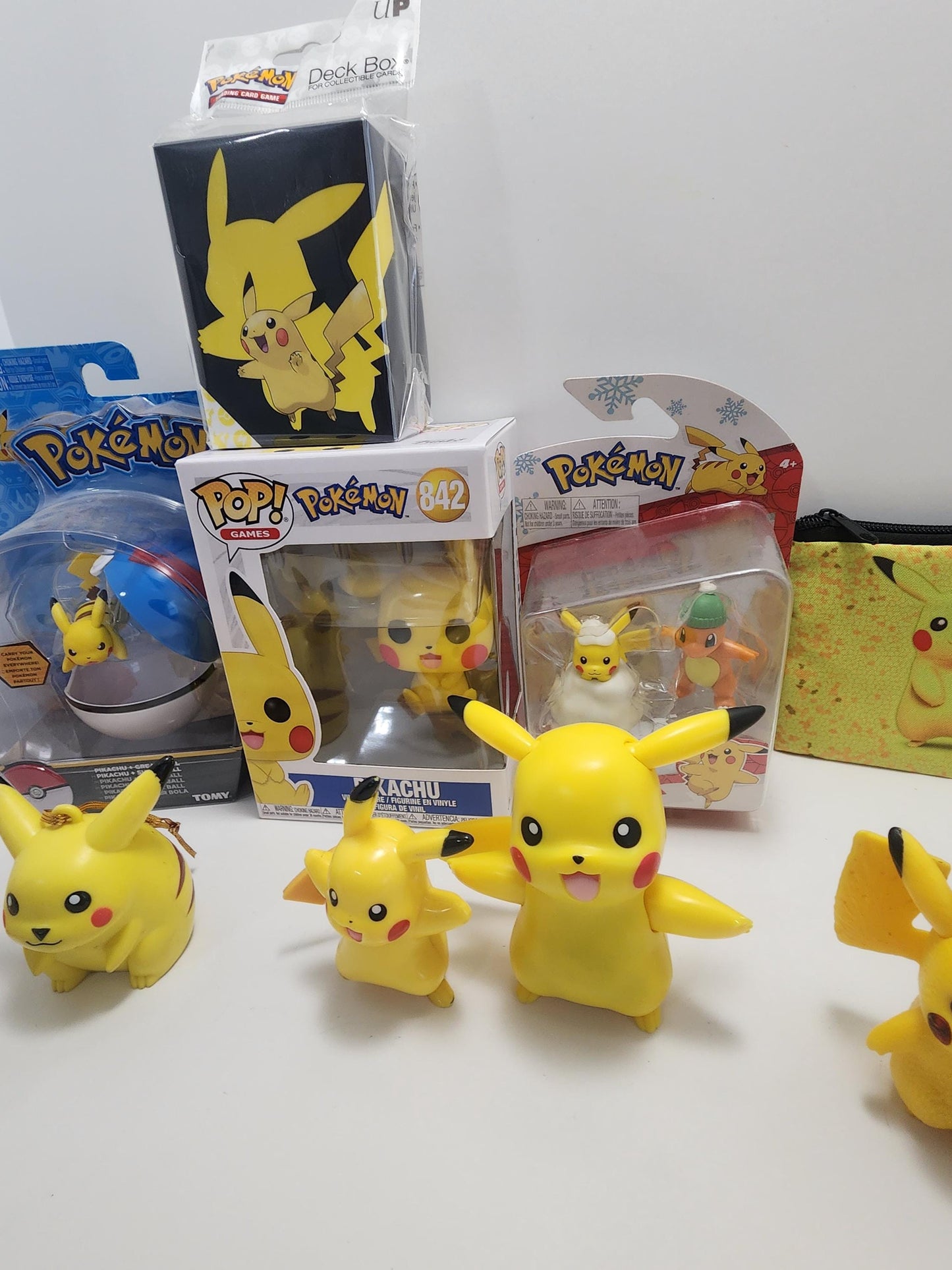 Pikachu Toys and Figures - Pokemom - Pikachu - Figures - Trading Cards - Pokemom Cards - Tcg