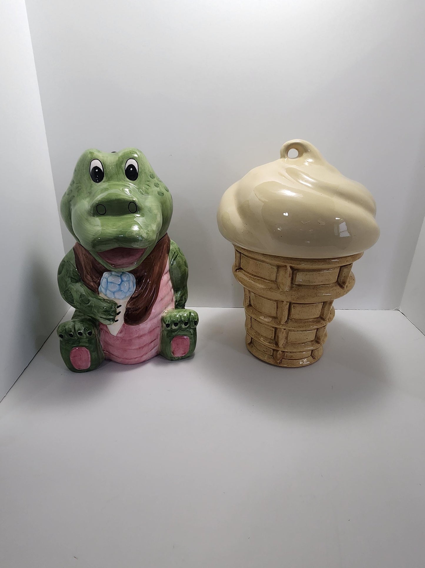 Ceramic 1970s Vintage Cookie Jars - Aligators - Alligator Cookie Jar - Ice Cream - Ice Cream Cone - Animals - Kitchen - Kitchen Decor - Cook