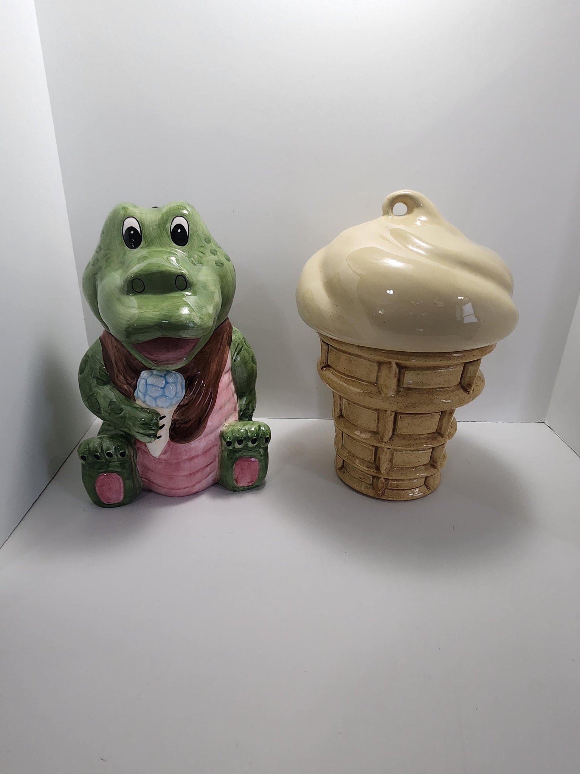 Ceramic 1970s Vintage Cookie Jars - Aligators - Alligator Cookie Jar - Ice Cream - Ice Cream Cone - Animals - Kitchen - Kitchen Decor - Cook