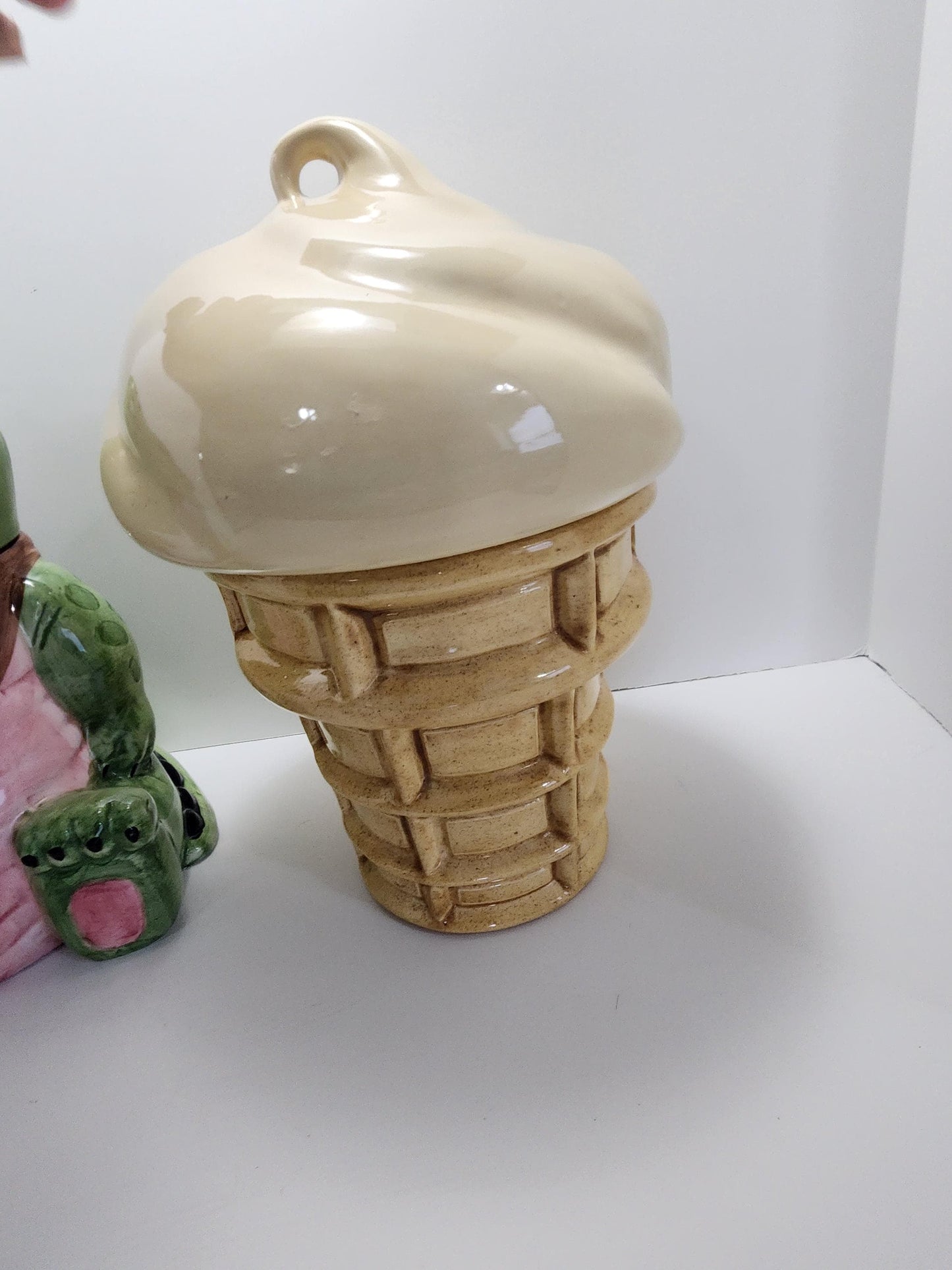 Ceramic 1970s Vintage Cookie Jars - Aligators - Alligator Cookie Jar - Ice Cream - Ice Cream Cone - Animals - Kitchen - Kitchen Decor - Cook
