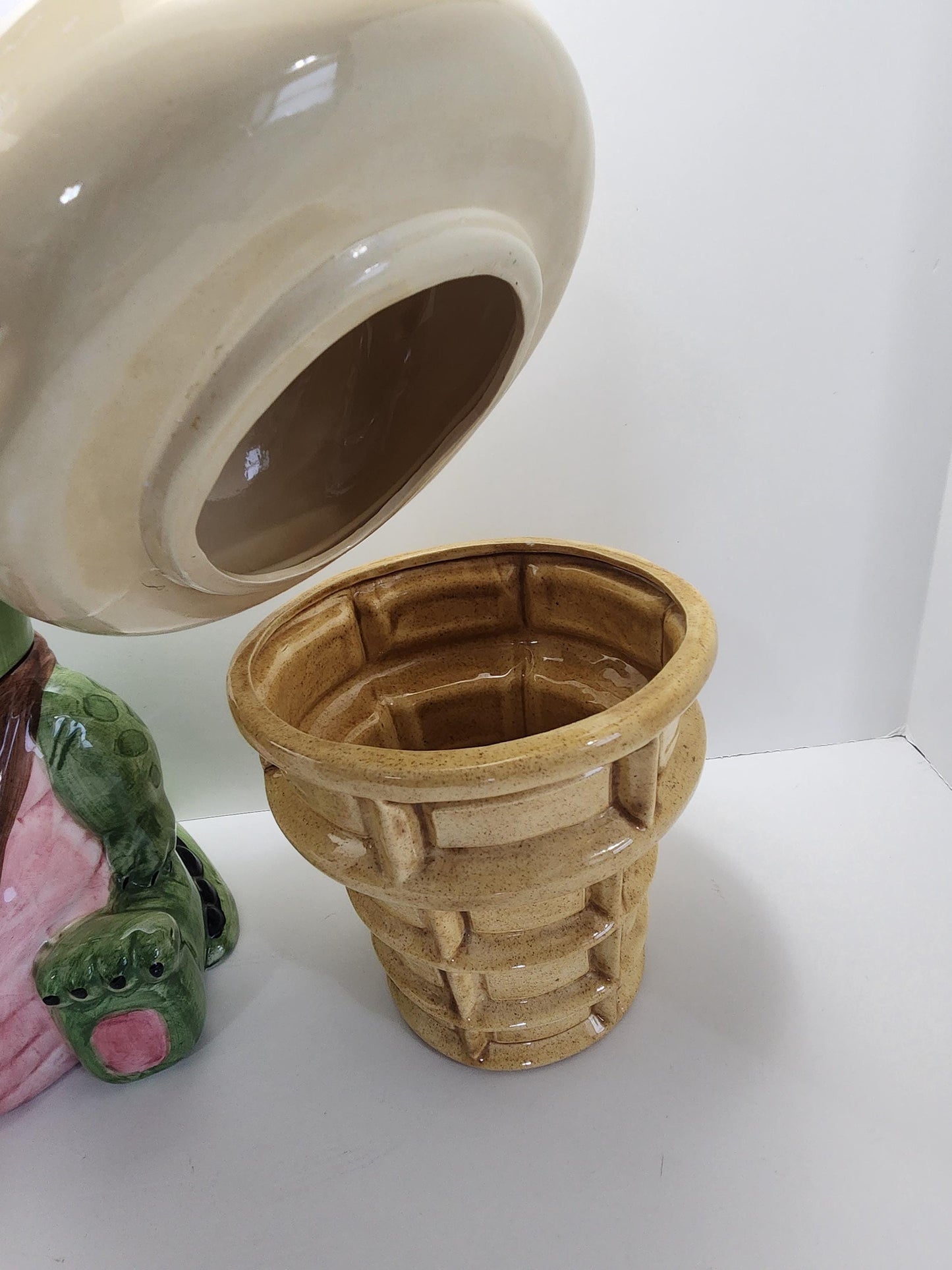 Ceramic 1970s Vintage Cookie Jars - Aligators - Alligator Cookie Jar - Ice Cream - Ice Cream Cone - Animals - Kitchen - Kitchen Decor - Cook