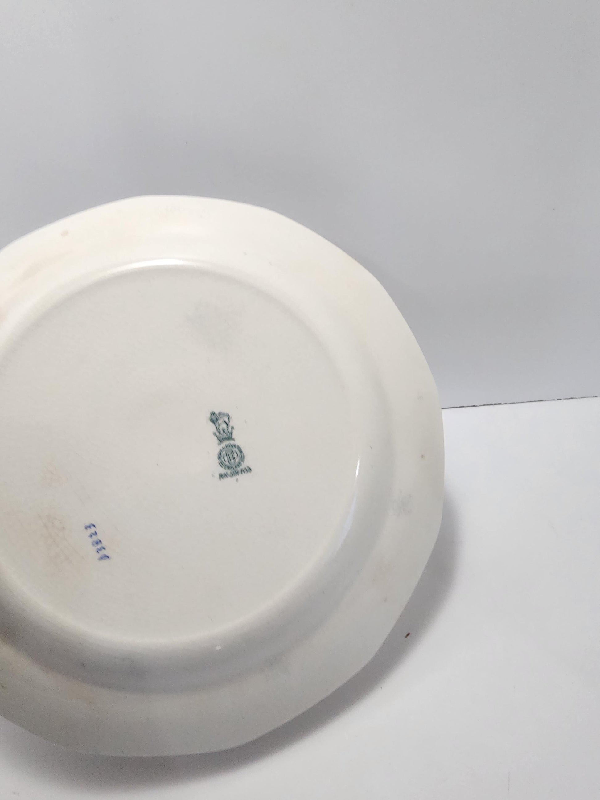 England Royal Doulton Vintage 1970s Plate - Plates - Kitchen - England - Royal Doulton - Vintage Dinnerware - Vintage Plates