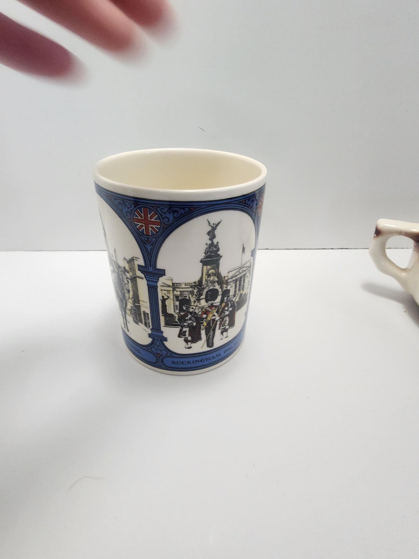Wedgwood porcelain London Scenes 16 oz mug coffee tea Etruria Queensware Palace - Wedgewood Mugs - Mugs - Coffee Mug - London - London Scene