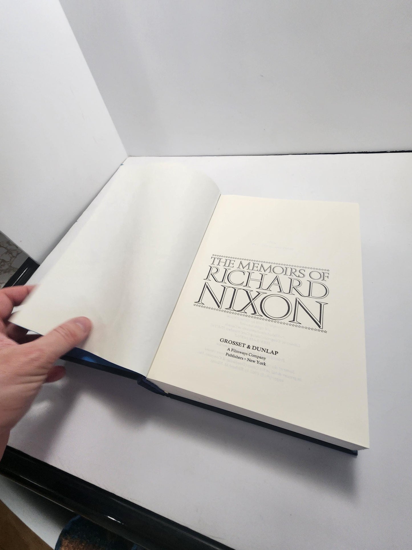 The Memoirs Of Richard Nixon In Book - Vintage Books - History - History Books - Nixon - Richard Nixon - Presidents - Presidential Books