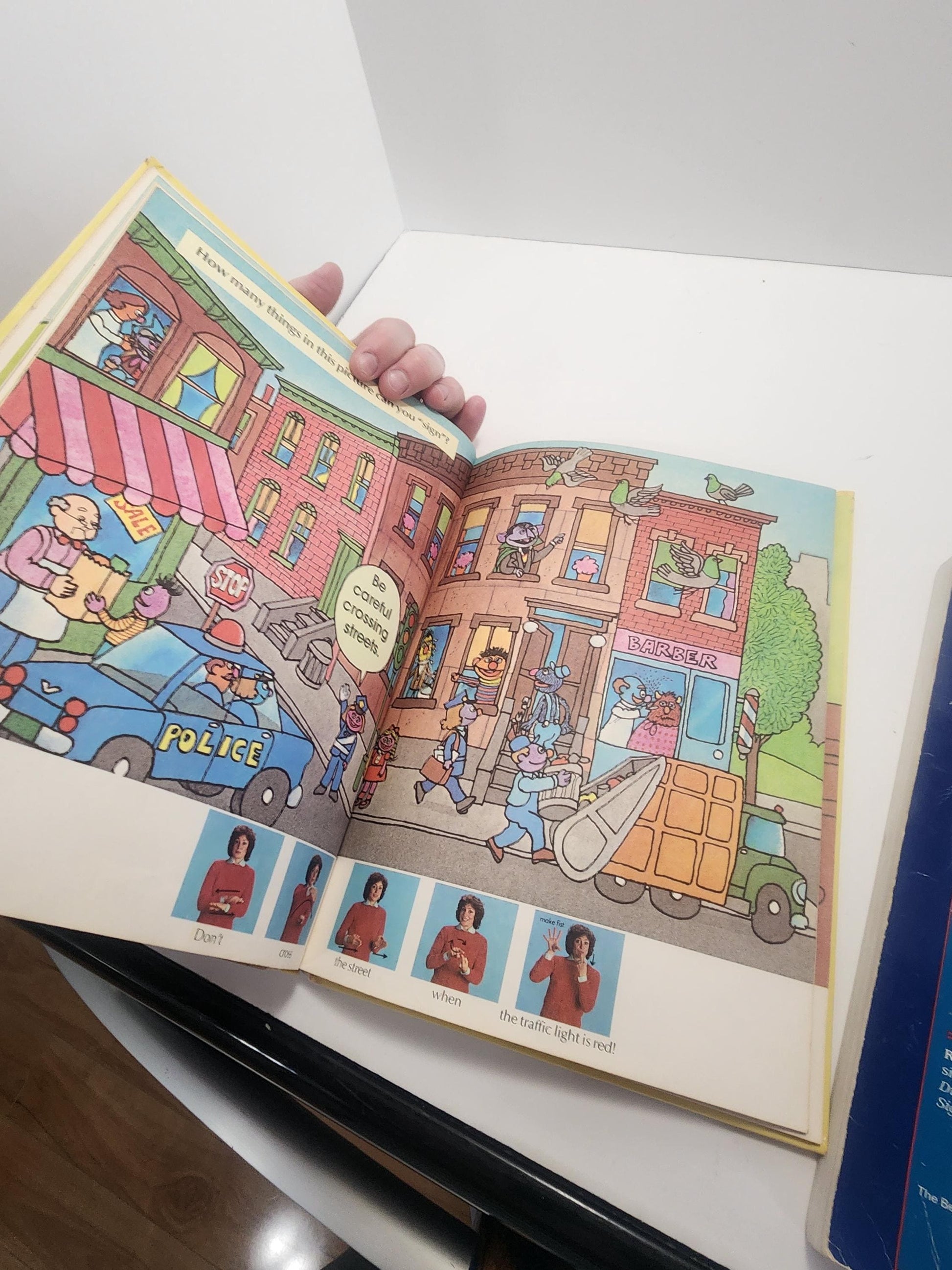 Sign Language Books - Sesame Street - Educational Books - Sign Language - Kids Books - Learning - School - Educational - Educational Gifts