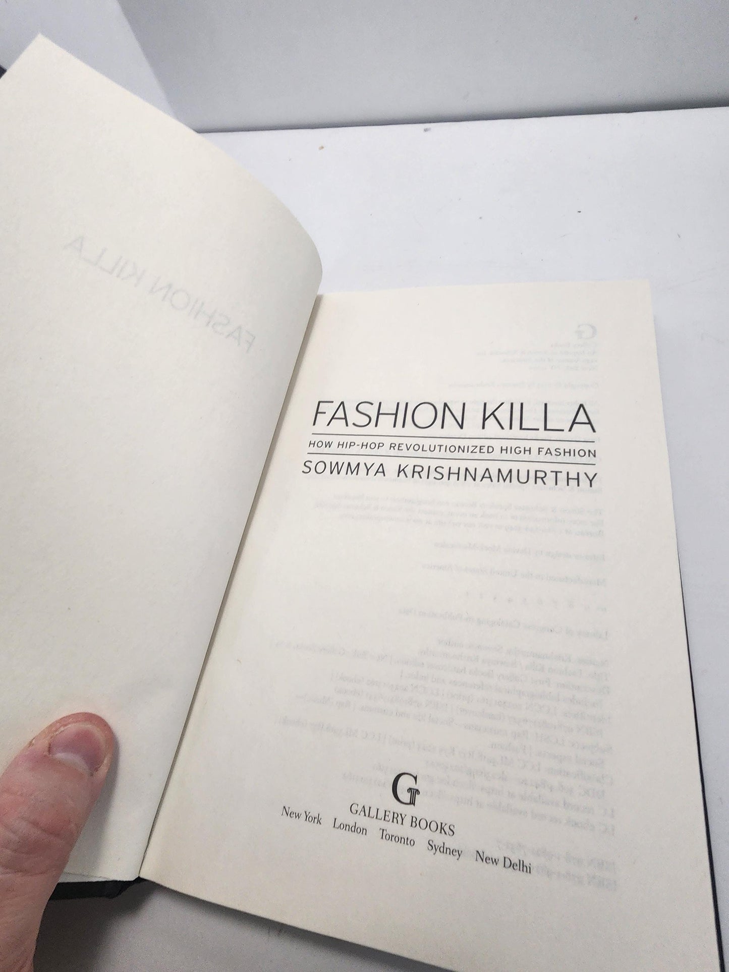 Fashion Killer By Sowmya Krisnamurthy With Autograph - Autographed - Autographed Books - Sowmya Krisnamurthy - Fashion Killer - Signed Books