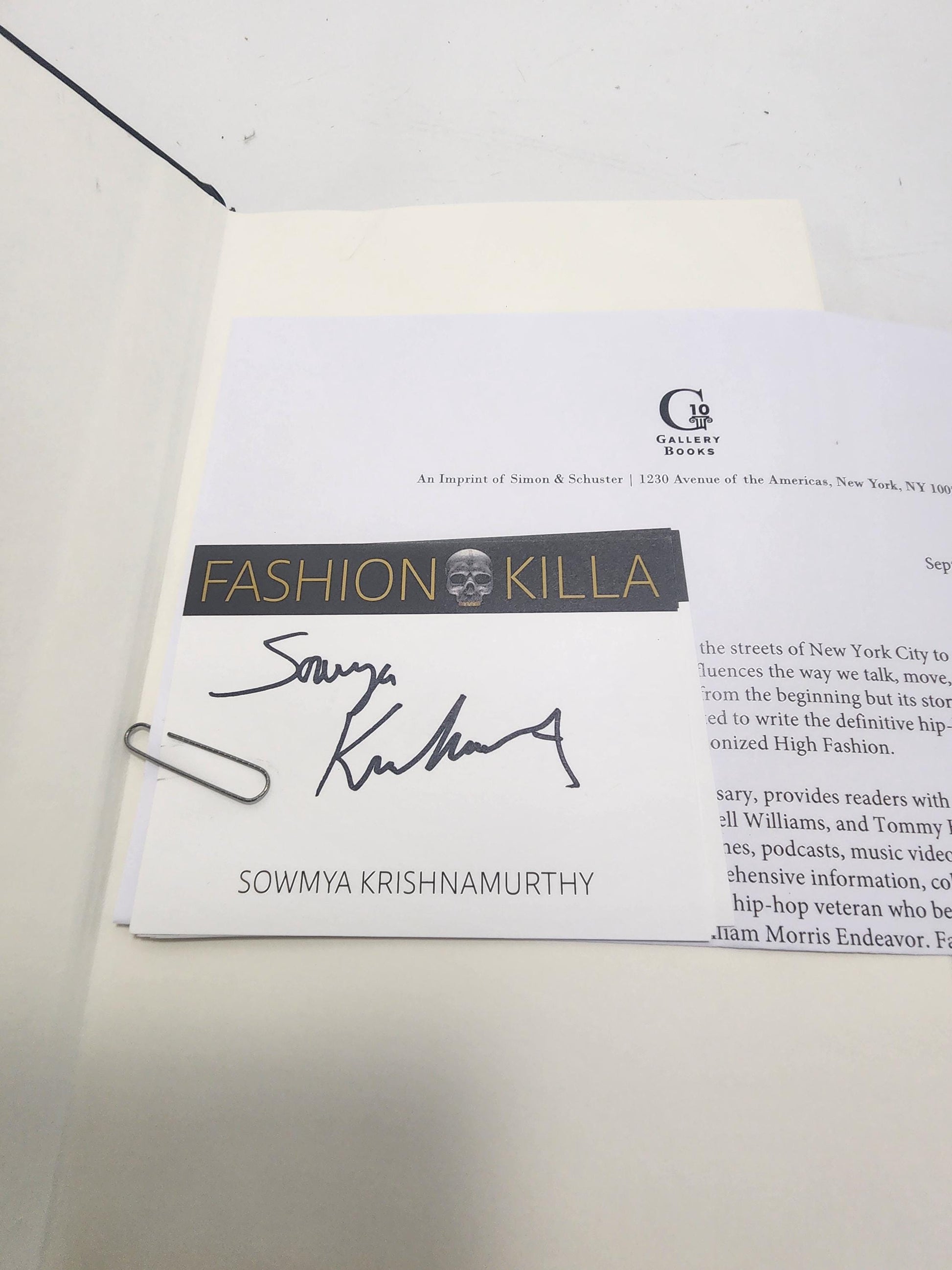 Fashion Killer By Sowmya Krisnamurthy With Autograph - Autographed - Autographed Books - Sowmya Krisnamurthy - Fashion Killer - Signed Books