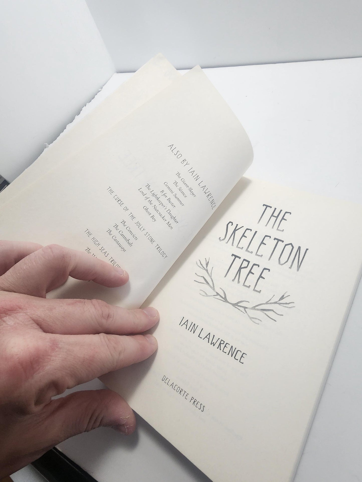 The Skeleton Tree By Iain Lawrence - Iain Lawrence Books - Ian Lawrence - Young Adult Books - Books - The Skeleton Tree - Skeletons