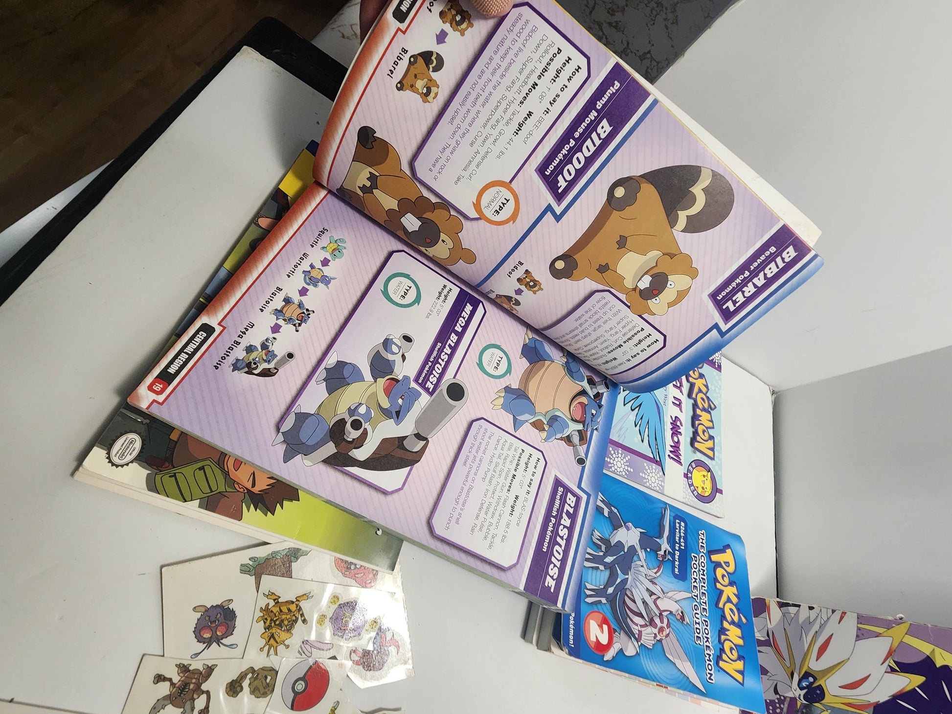 Pokemon Vintage Books Guides And Stickers - Pokemon - Galos - Pokemon Guide - Stickers - Pokemon Stickers - Pikachu - Ash Ketchum