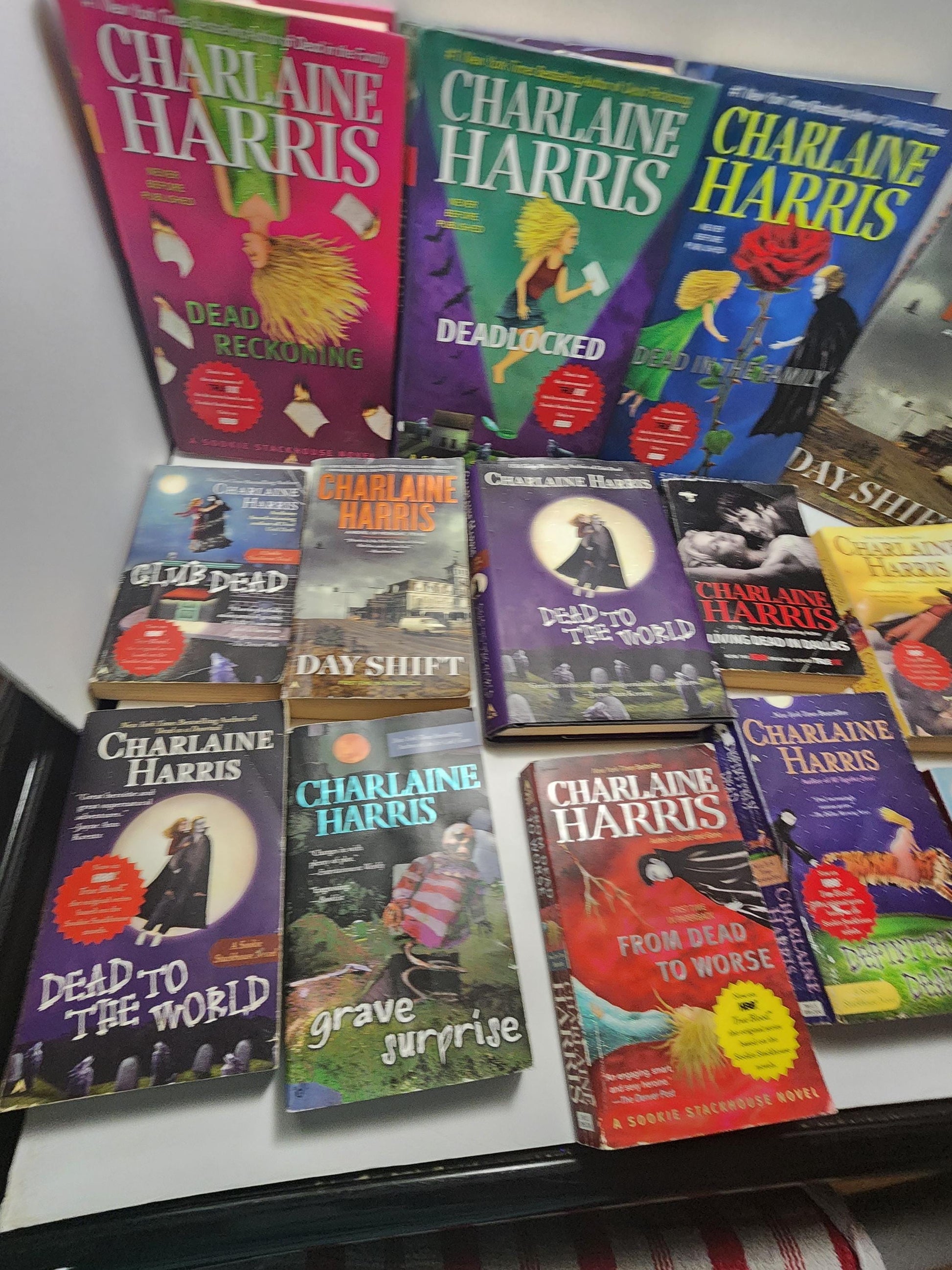 Charlaine Harris Book Series - Books - Mystery - Mystery Books - Dead Books - Charlaine Harris - Book Series - Vampires - Zombies