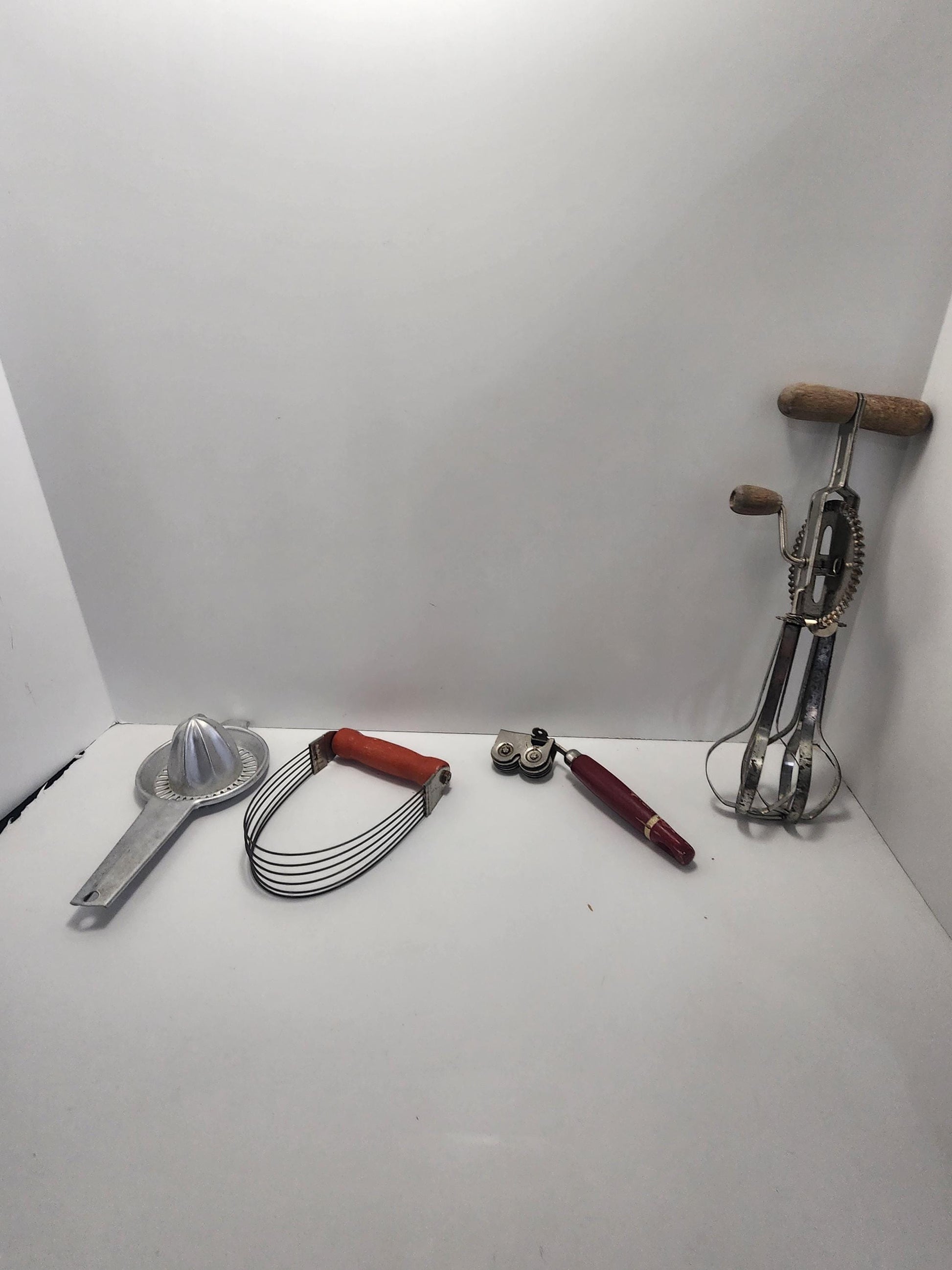 Kitchen Vintage Untensils 1930s 1960s Lot of 4 - Bread Baking - Egg Beaters - Juicer - Mixer - 1930s - Kitchen - Vintage Kitchen - Untensil