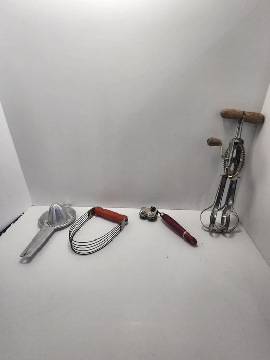 Kitchen Vintage Untensils 1930s 1960s Lot of 4 - Bread Baking - Egg Beaters - Juicer - Mixer - 1930s - Kitchen - Vintage Kitchen - Untensil