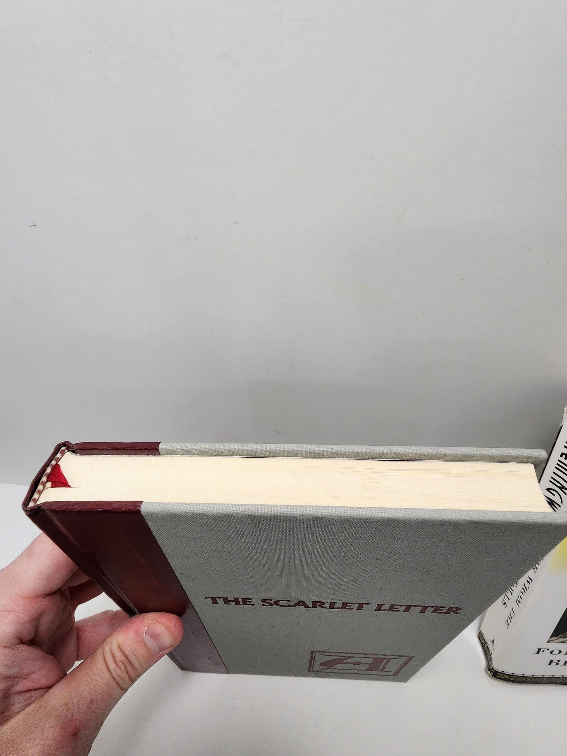 Vintage 1984 Readers Digest The Scarlet Letter Gray/Burgundy Nathaniel Hawthorne - Readers Digest - The Scarlet Letter - Vintage Books