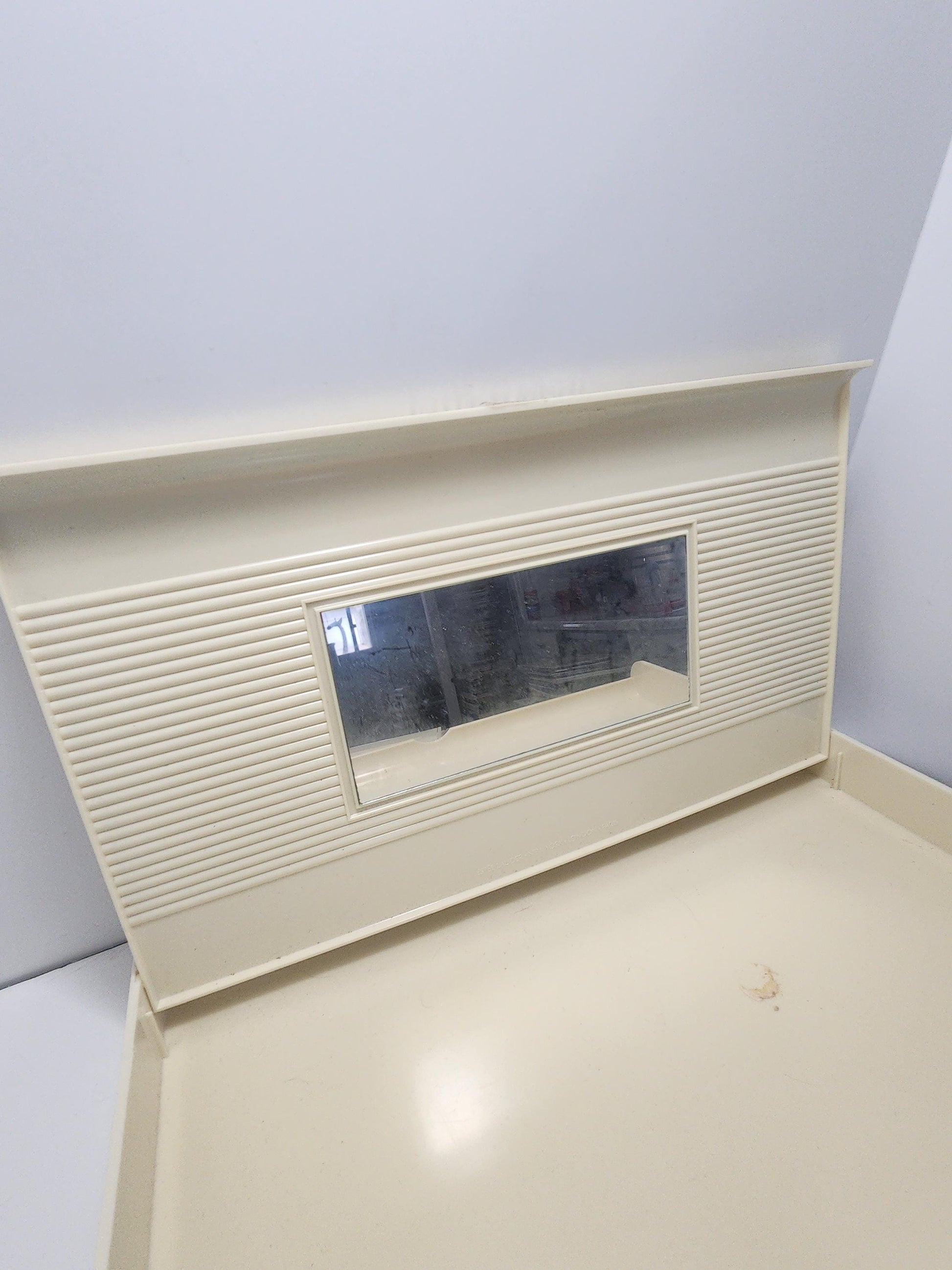 Vintage Estee Lauder Makeup Case Box with Mirror Cream Hard Plastic Vanity - Estee - Make Up - Make Up Case - Cases - Vintage Make Up