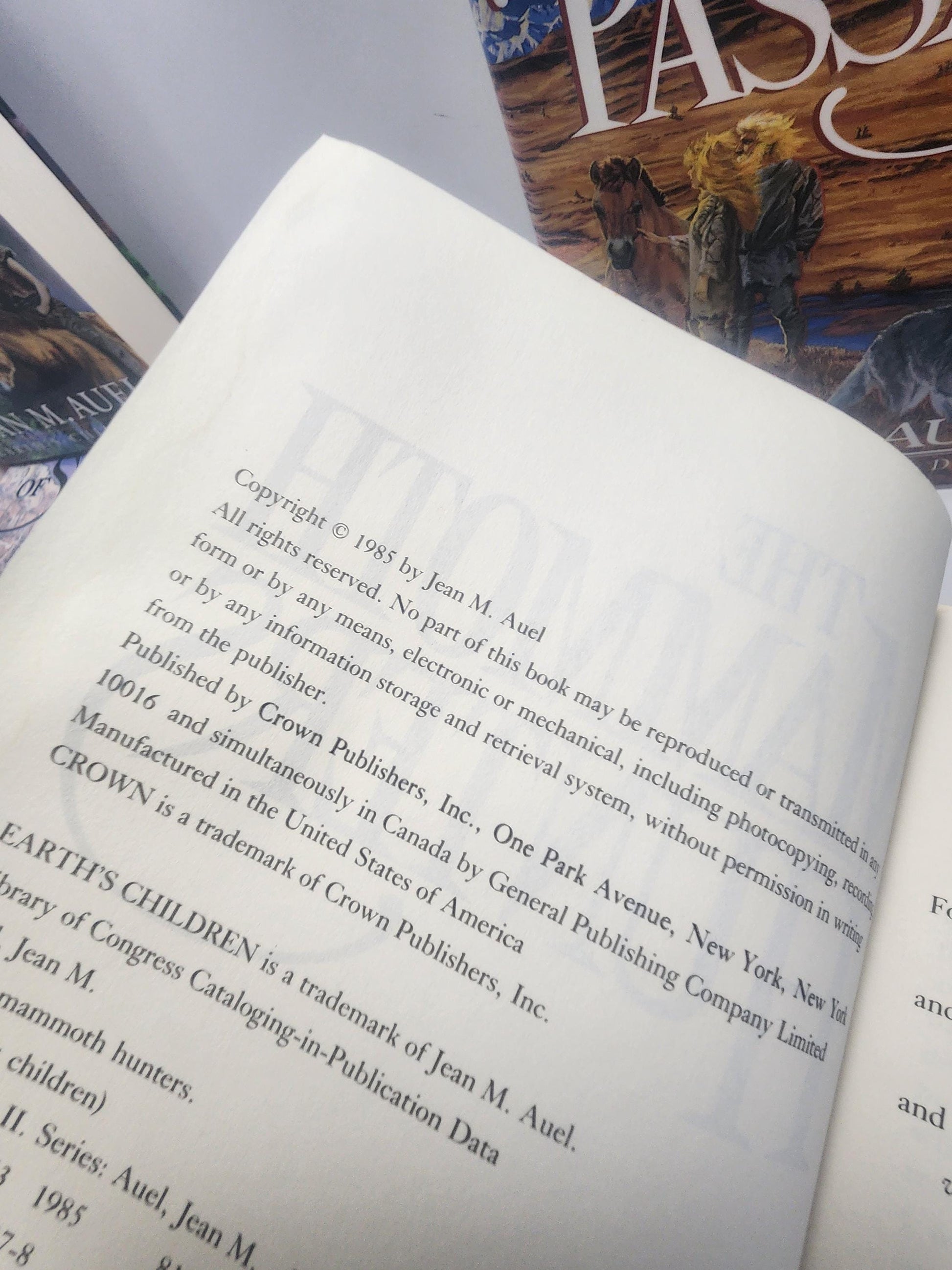 Jean Auel Books Series - 1st Edition Books - Jean Auel - Fantasy Books - Book Series - Vintage Books - The Mammoth Hunter