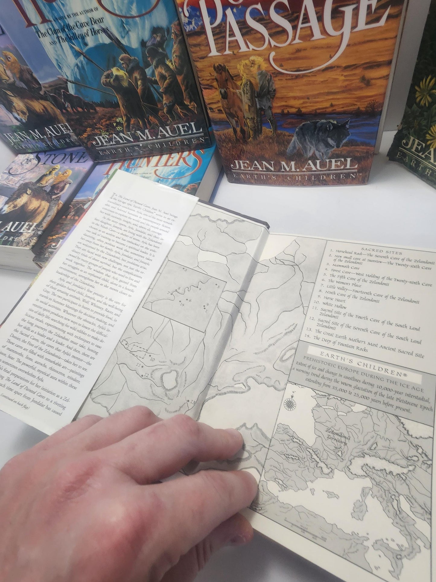 Jean Auel Books Series - 1st Edition Books - Jean Auel - Fantasy Books - Book Series - Vintage Books - The Mammoth Hunter