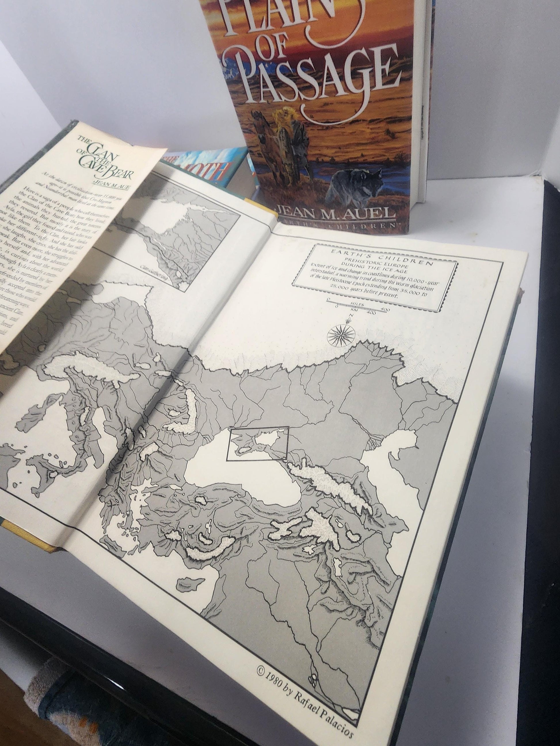 Jean Auel Books Series - 1st Edition Books - Jean Auel - Fantasy Books - Book Series - Vintage Books - The Mammoth Hunter