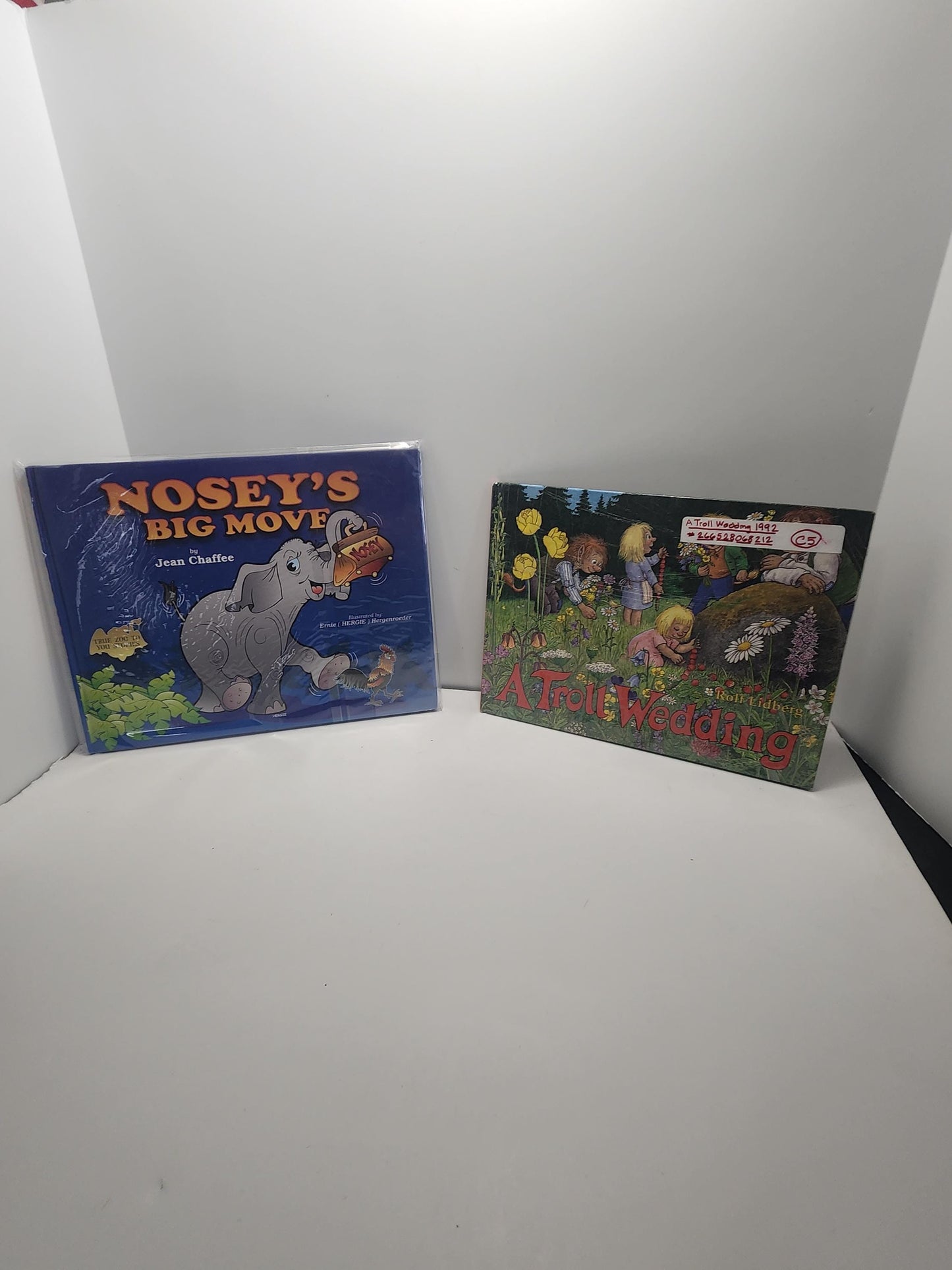 RARE 1st Edition Children's Books - Nosey's Big Move By Jean Chaffee - A Troll Wedding By Rolf Lidberg - Trolls - Elephants - Children Books