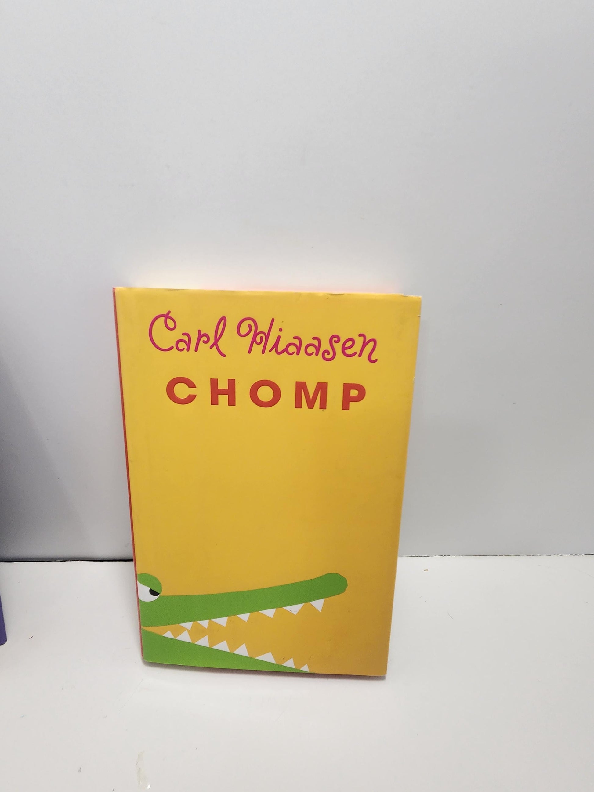 Chomp By Carl Hiaasen - Chomp - Chomp Book - Books - Carl Hiaasen - Carl Hiaasen Books