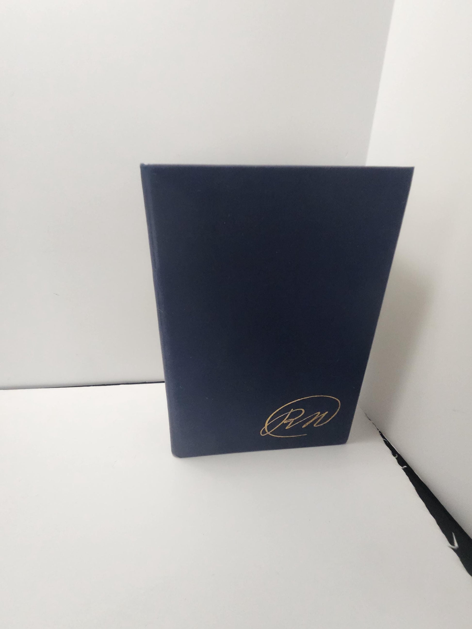 The Memoirs Of Richard Nixon In Book - Vintage Books - History - History Books - Nixon - Richard Nixon - Presidents - Presidential Books