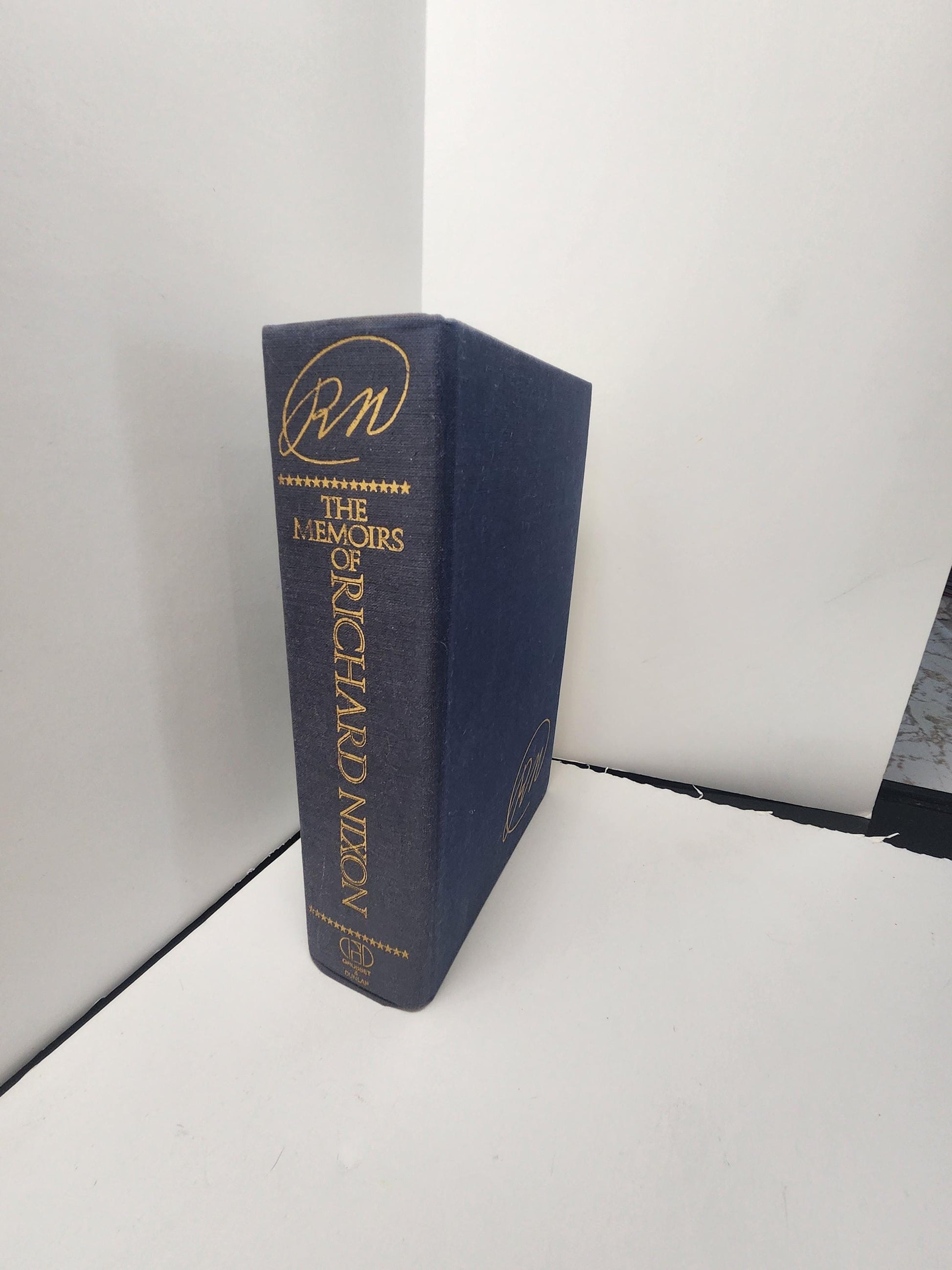 The Memoirs Of Richard Nixon In Book - Vintage Books - History - History Books - Nixon - Richard Nixon - Presidents - Presidential Books