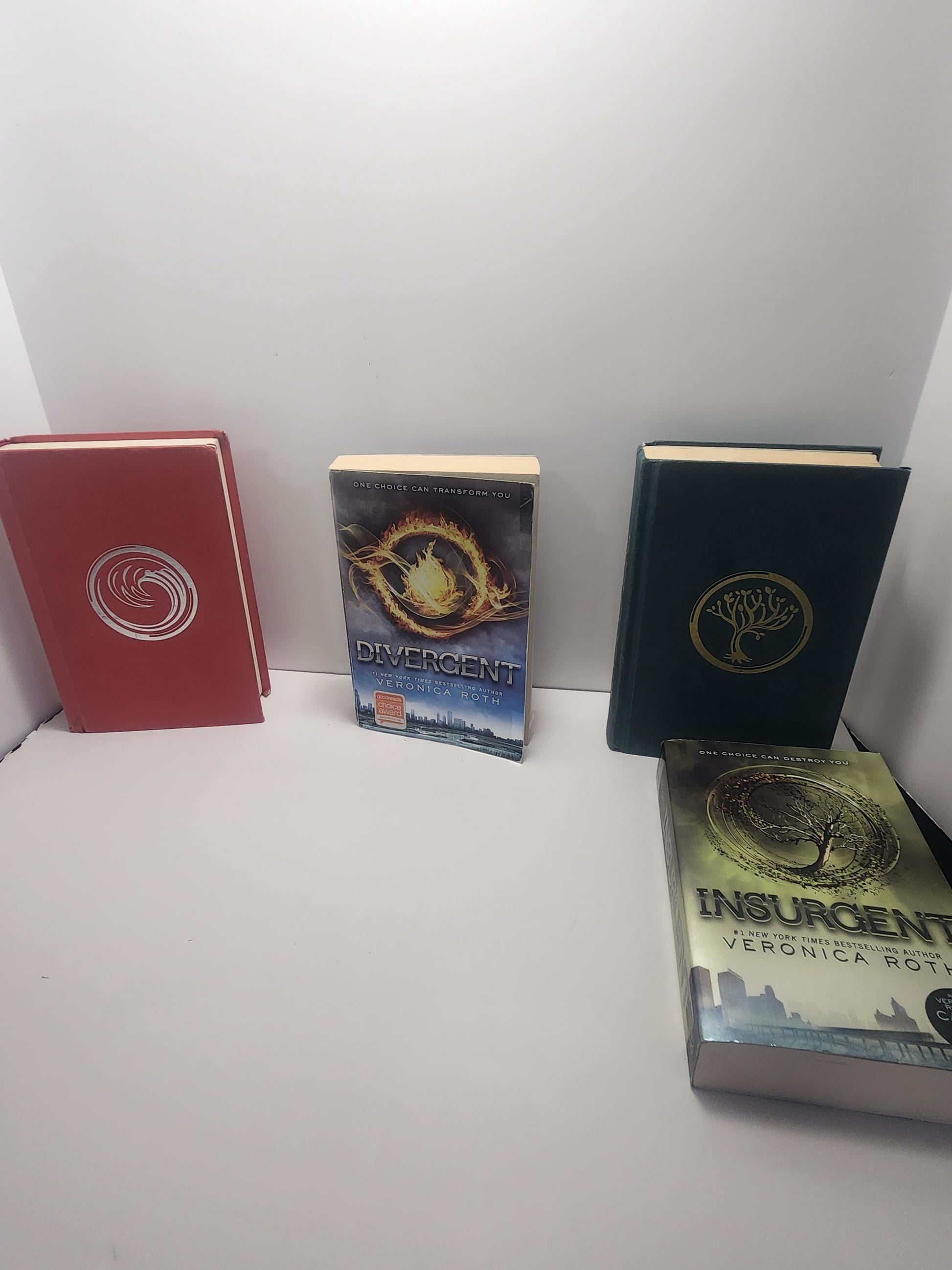 Divergent Veronica Ross 3 Book Series - Books - Book Series - Series - Veronica Ross - Divergent - Divergent Books - Vintage Books