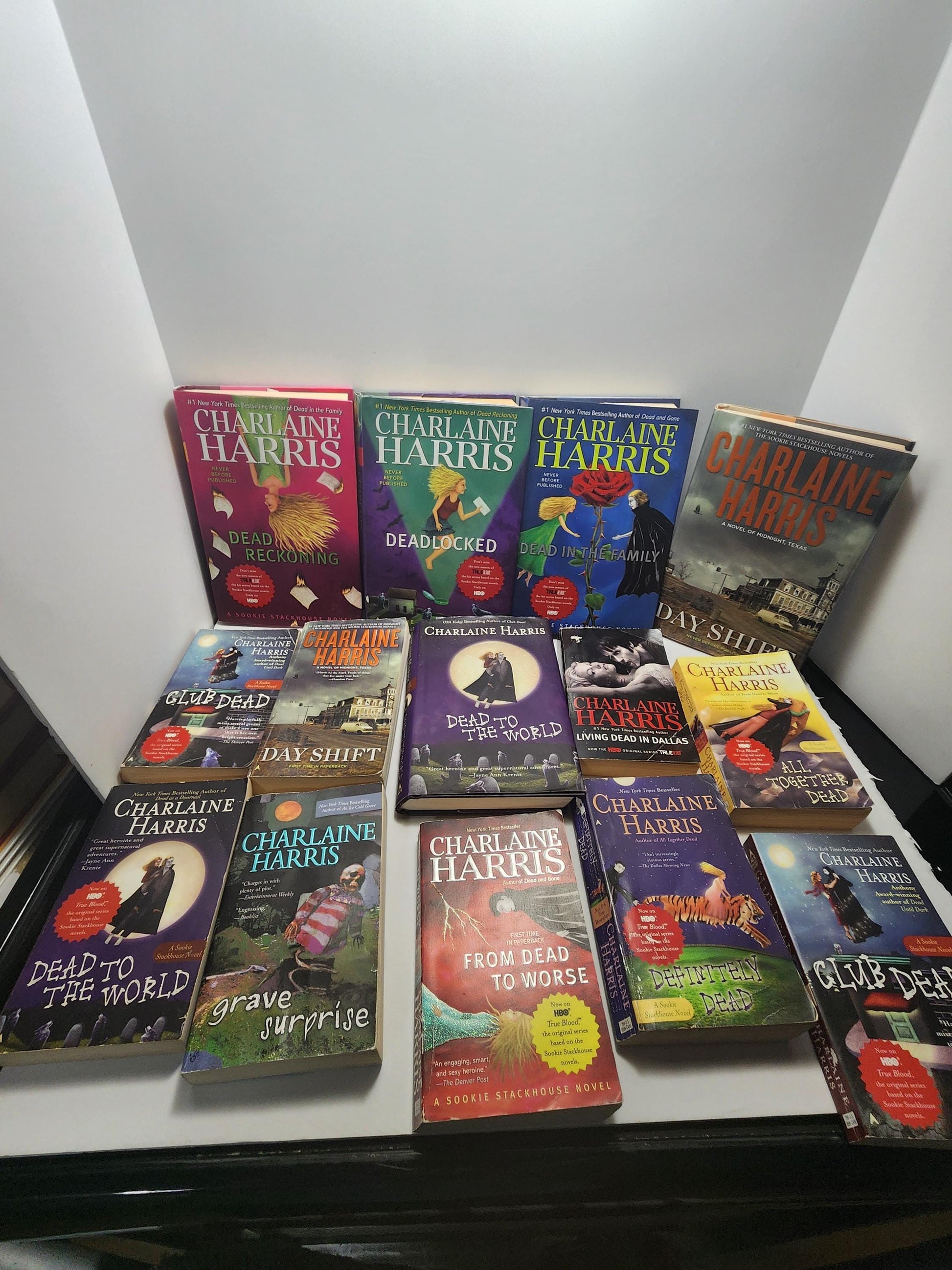 Charlaine Harris Book Series - Books - Mystery - Mystery Books - Dead Books - Charlaine Harris - Book Series - Vampires - Zombies