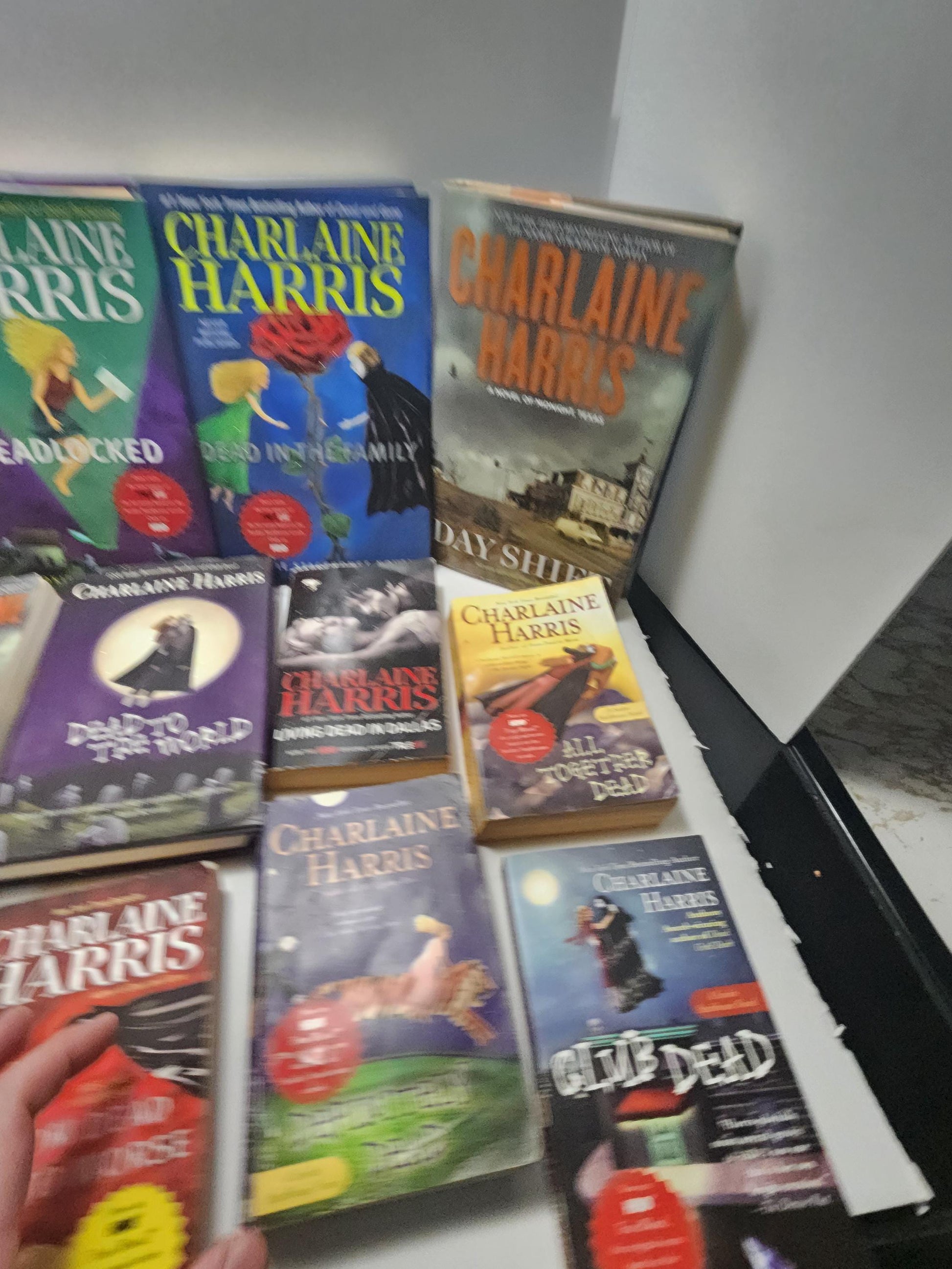 Charlaine Harris Book Series - Books - Mystery - Mystery Books - Dead Books - Charlaine Harris - Book Series - Vampires - Zombies