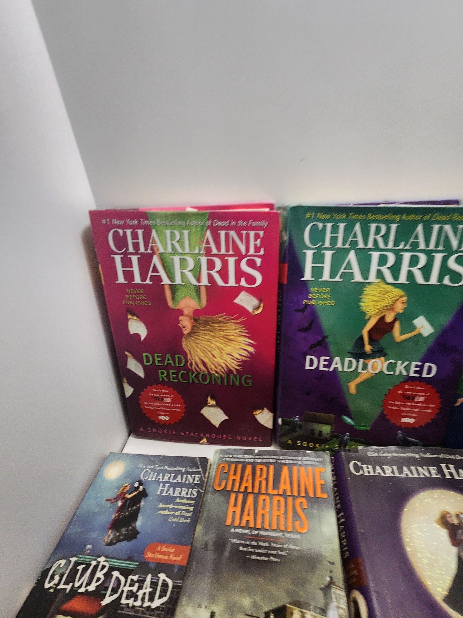 Charlaine Harris Book Series - Books - Mystery - Mystery Books - Dead Books - Charlaine Harris - Book Series - Vampires - Zombies