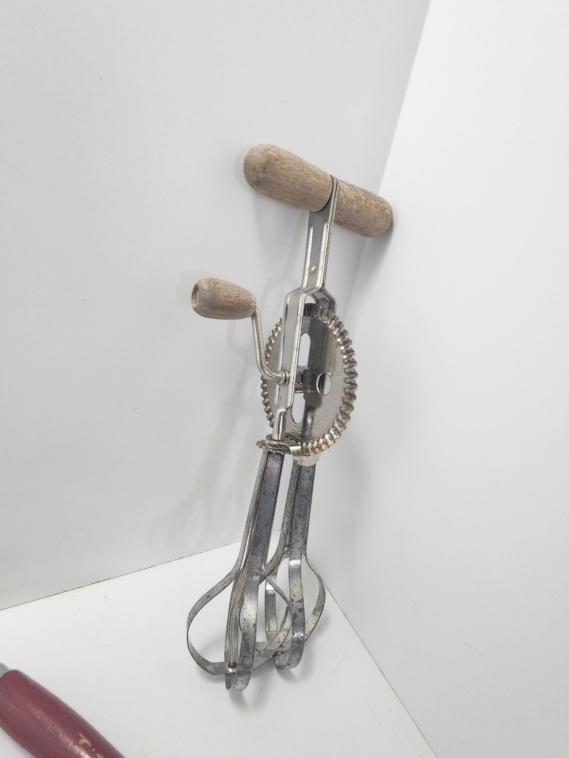 Kitchen Vintage Untensils 1930s 1960s Lot of 4 - Bread Baking - Egg Beaters - Juicer - Mixer - 1930s - Kitchen - Vintage Kitchen - Untensil