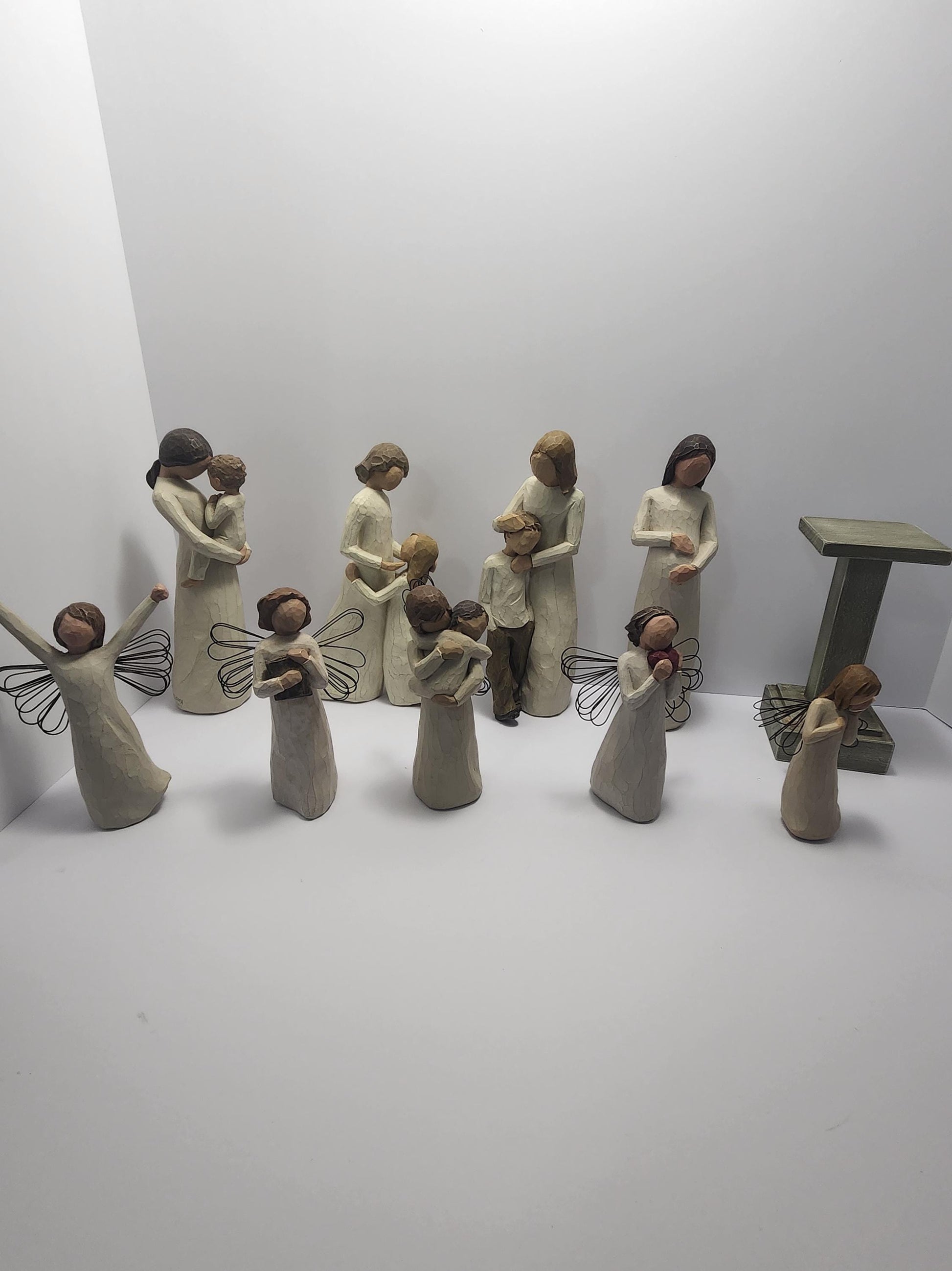 WillowTree Figurines Sign Of Love Angel Of Heart - Willowtree - Willow Tree - Figurines - Love - Valentines Day - Gift For Couples