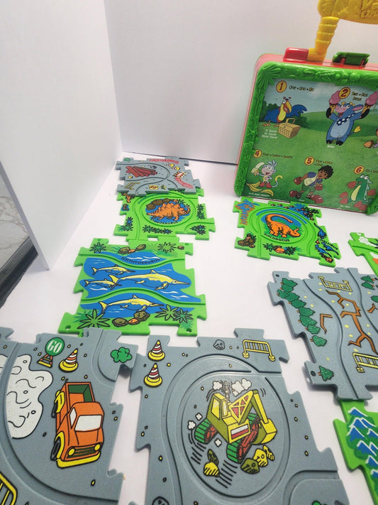 Viacom Vintage Dora The Explorer Lunchbox With Title Game - Dora - Dora The Explorer - Viacom - Lunchbox - Nick Jr