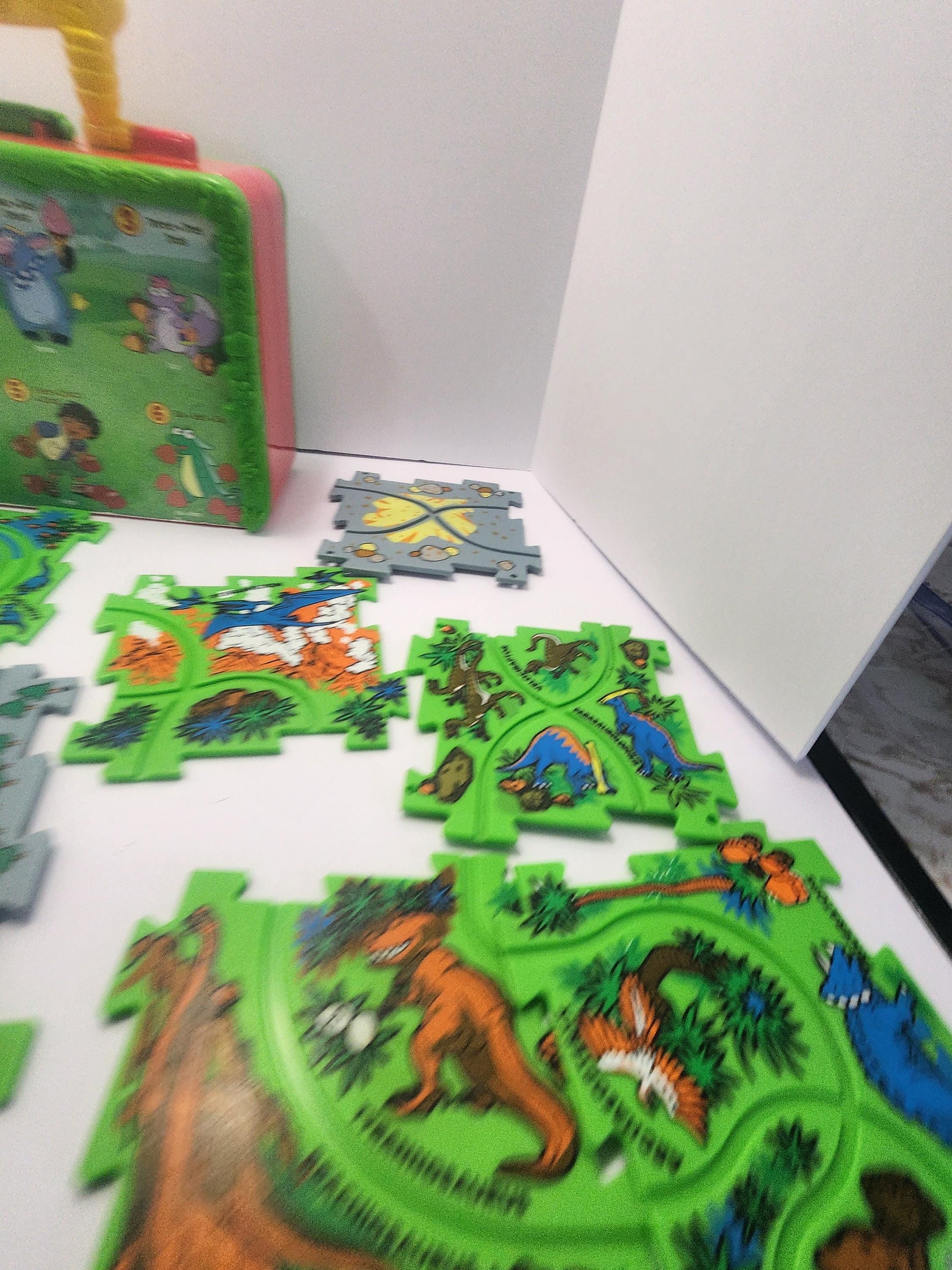 Viacom Vintage Dora The Explorer Lunchbox With Title Game - Dora - Dora The Explorer - Viacom - Lunchbox - Nick Jr