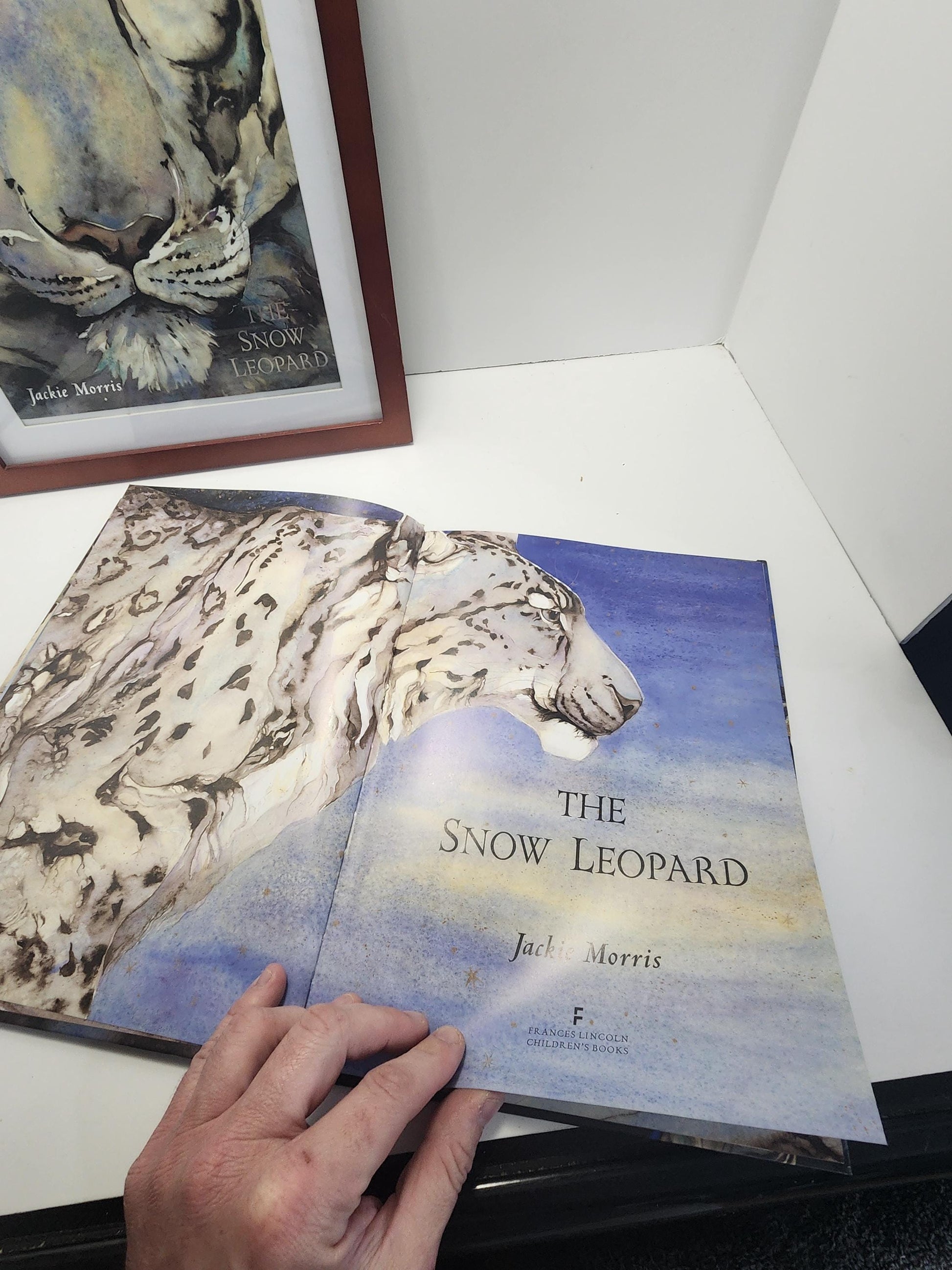 The Snow Leopard By Jackie Morris With Framed Photo Art & Book - Children's Books - Famous Books - Animals - Animal Decor - Snow Leopard
