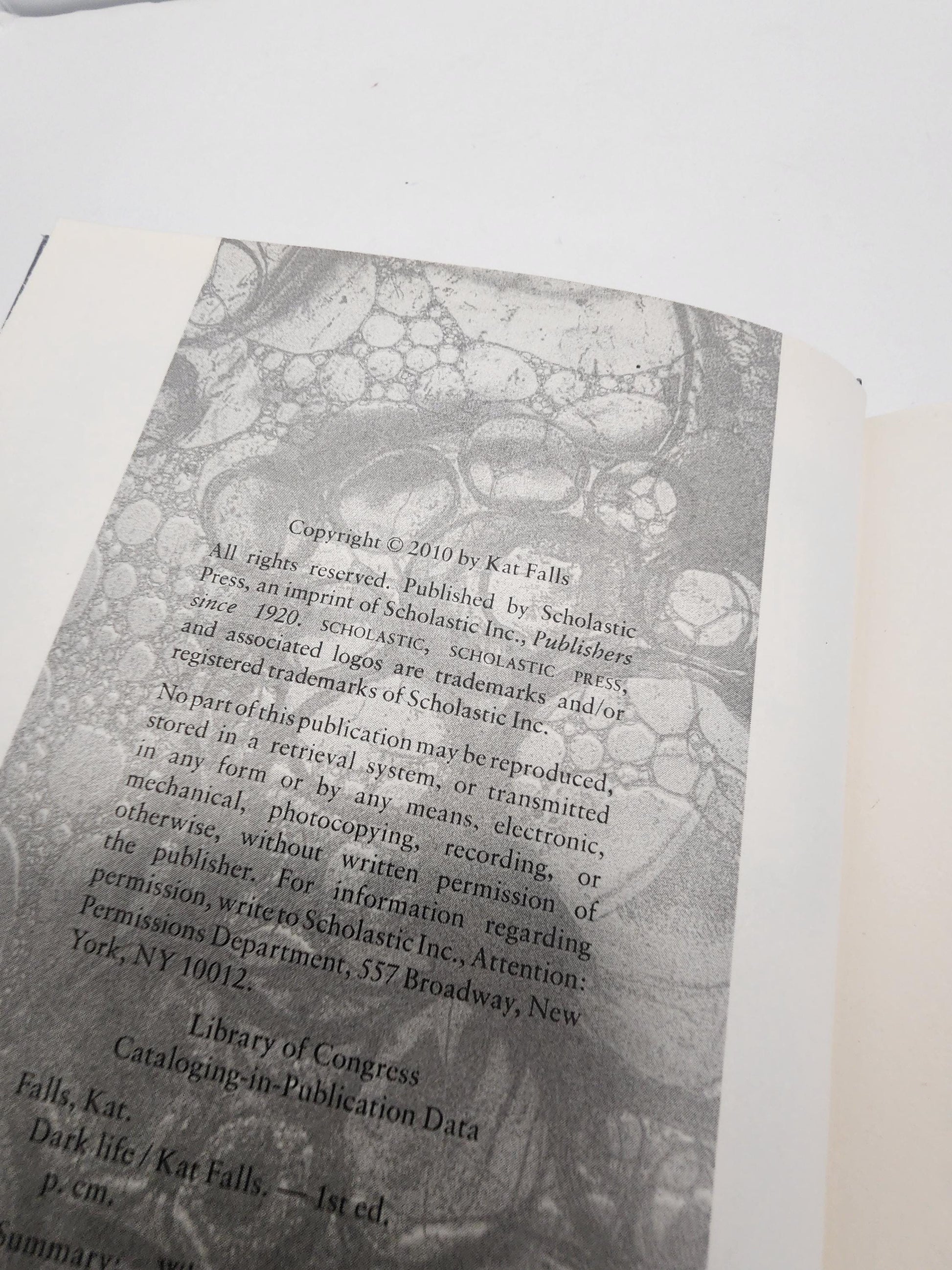 Dark Life By Kat Falls - Dark Life - Dark Life Book - Kat Falls - Kat Falls Books - Books - Fantasy Books - Scholastic - Scholastic Books