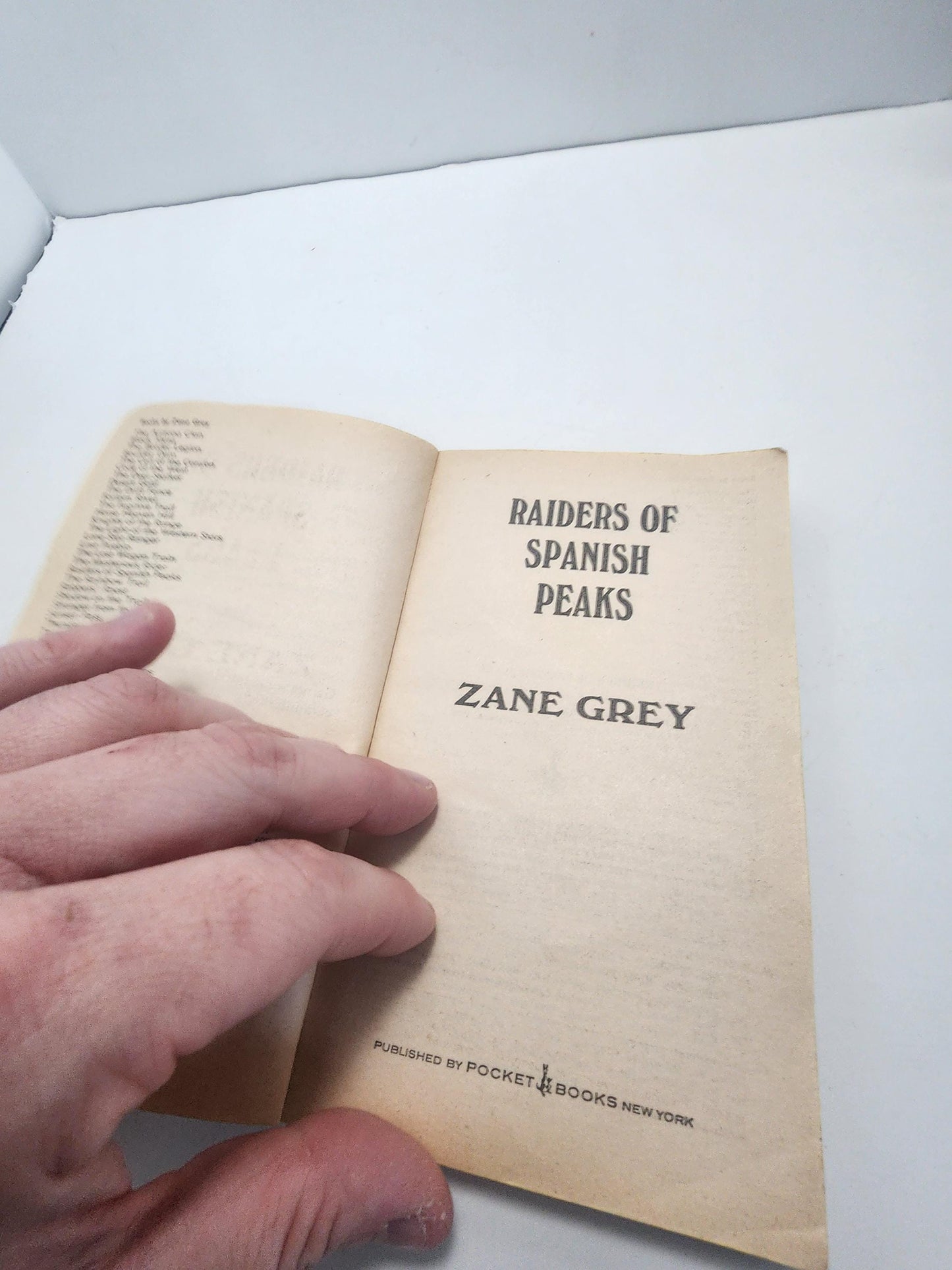1975 Raiders Of Spanish Peaks By Zane Grey - 1970s - 1970s Books - Old Books - Zane Grey - Zane Grey Books - Raiders Of Spanish Peaks