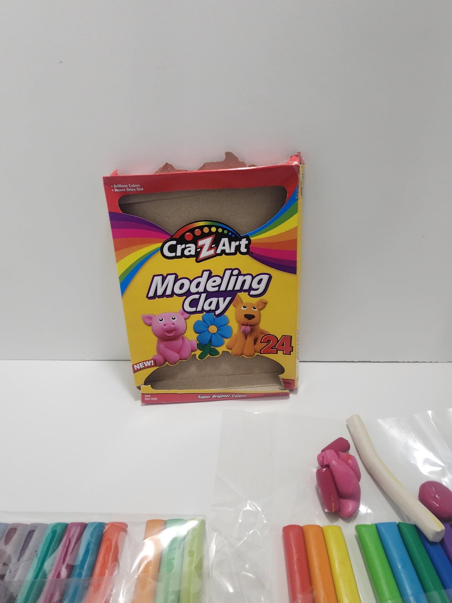 CrazyArt Crayola Modeling Clay Opened - Modeling Clay - Clay - Art - Arts and Crafts - CrazyArt - Crazy Art - Playdoh - Kids - Games