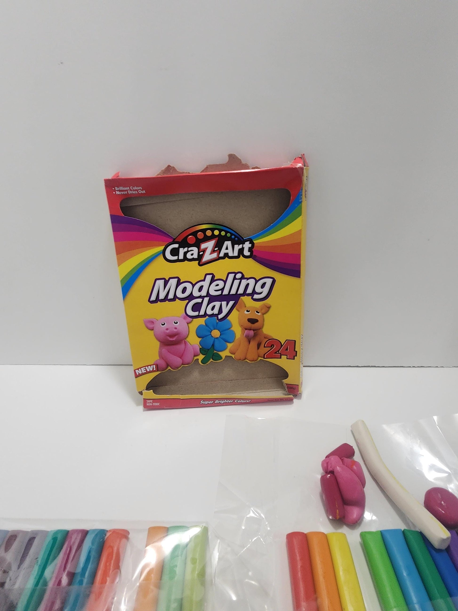 CrazyArt Crayola Modeling Clay Opened - Modeling Clay - Clay - Art - Arts and Crafts - CrazyArt - Crazy Art - Playdoh - Kids - Games