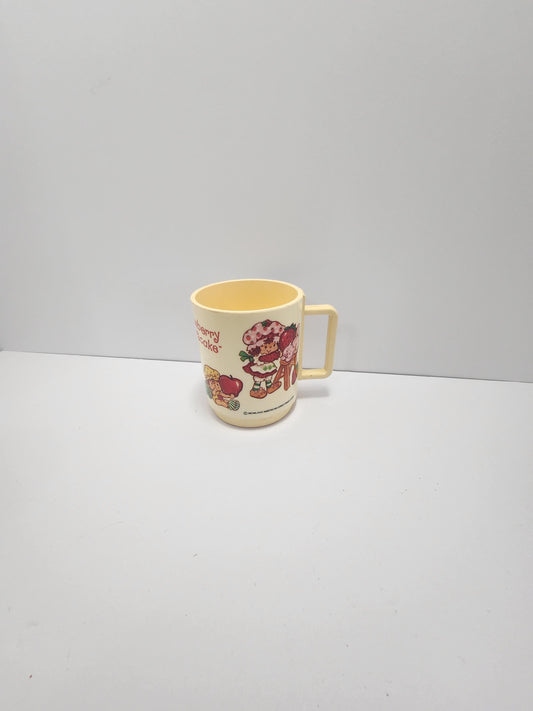 Strawberry Shortcake 1980s Vintage Plastic Mug - Character Glasses - Mugs - 1980s - Strawberry Shortcake