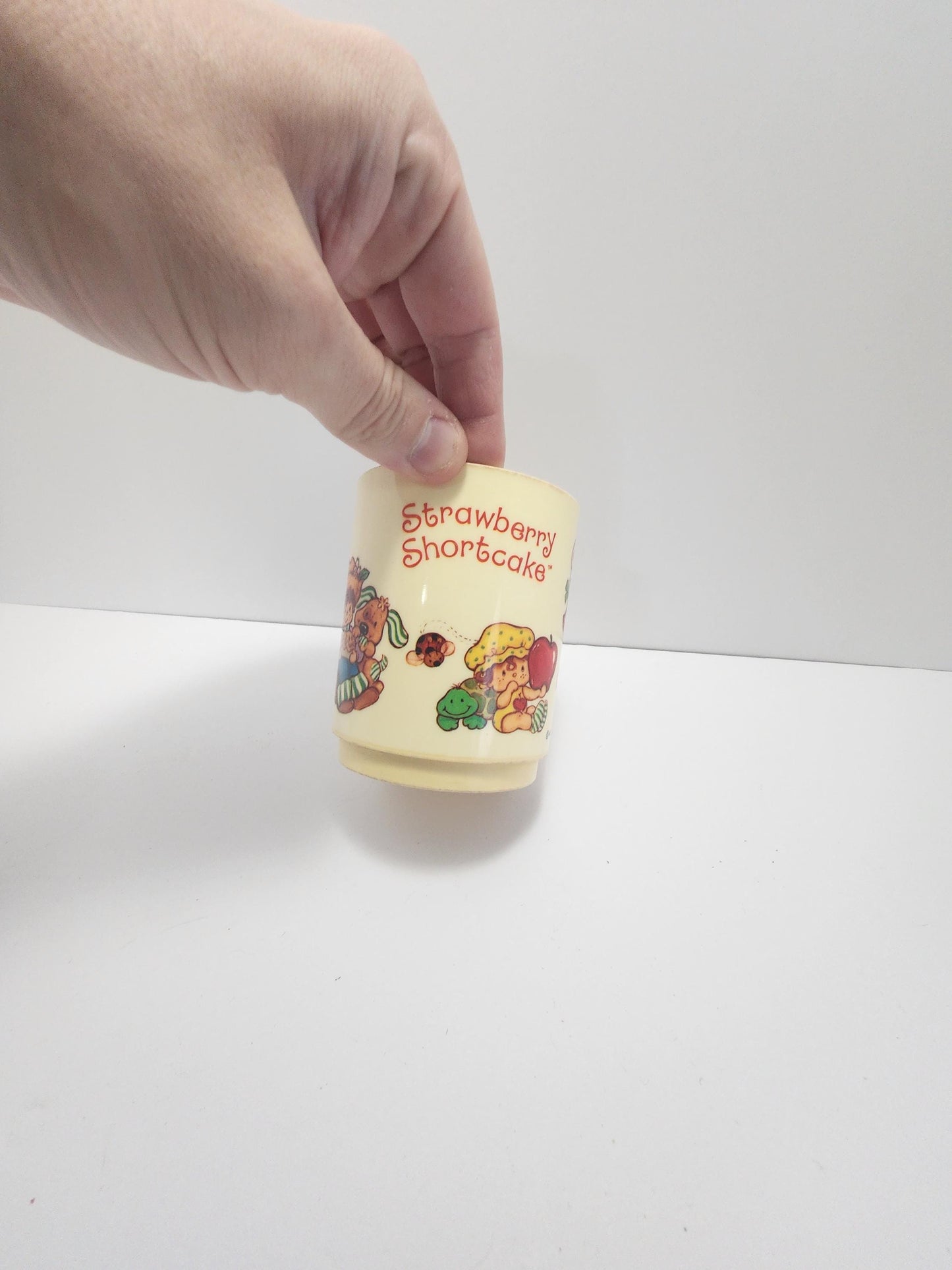 Strawberry Shortcake 1980s Vintage Plastic Mug - Character Glasses - Mugs - 1980s - Strawberry Shortcake