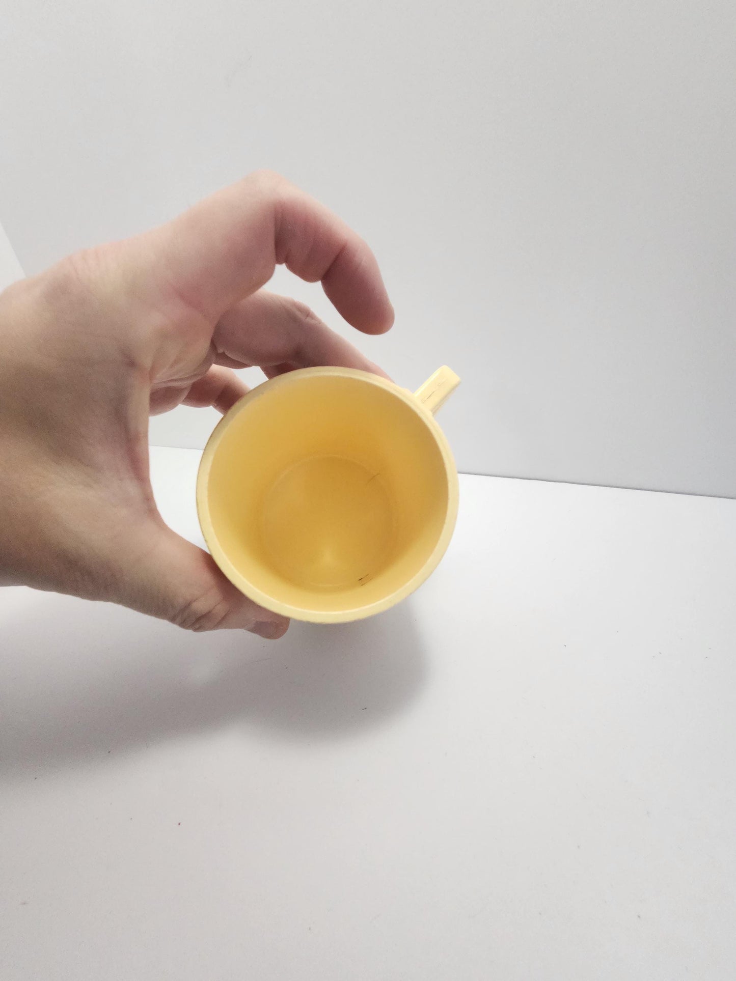 Strawberry Shortcake 1980s Vintage Plastic Mug - Character Glasses - Mugs - 1980s - Strawberry Shortcake