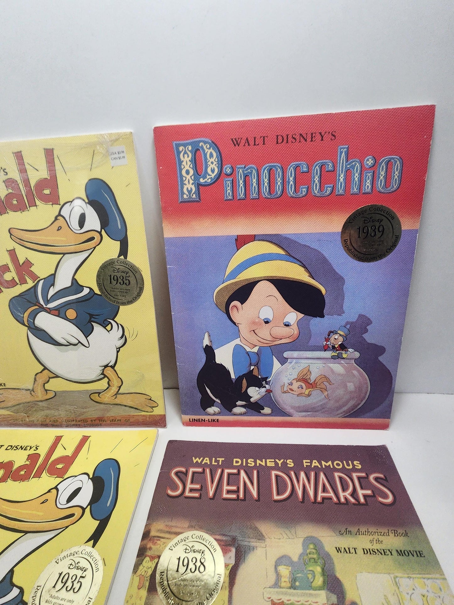 Walt Disney Commerative Books - Snow White - Seven Dwarfs - Donald Duck - Pinnochio - Commerative - Walt Disney - Disney Gifts