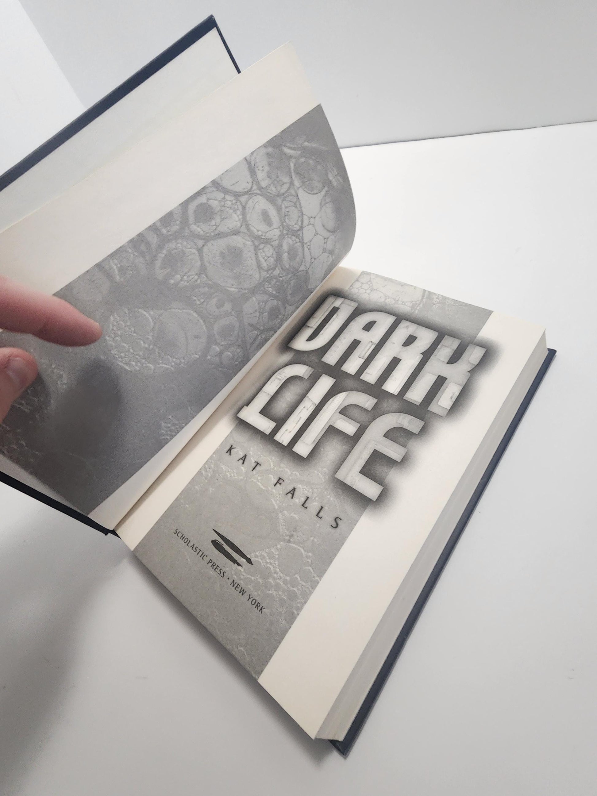 Dark Life By Kat Falls - Dark Life - Dark Life Book - Kat Falls - Kat Falls Books - Books - Fantasy Books - Scholastic - Scholastic Books