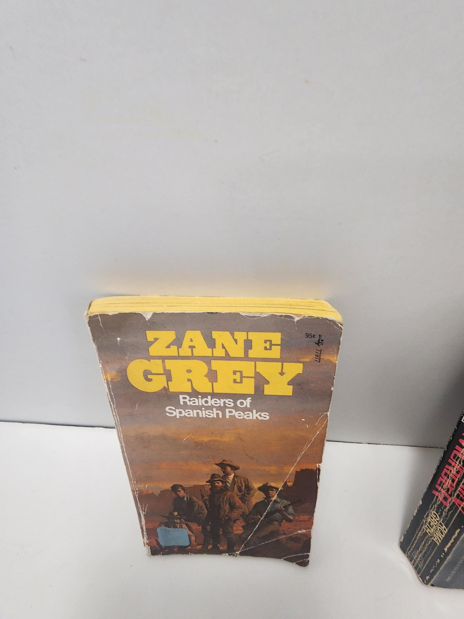 1975 Raiders Of Spanish Peaks By Zane Grey - 1970s - 1970s Books - Old Books - Zane Grey - Zane Grey Books - Raiders Of Spanish Peaks