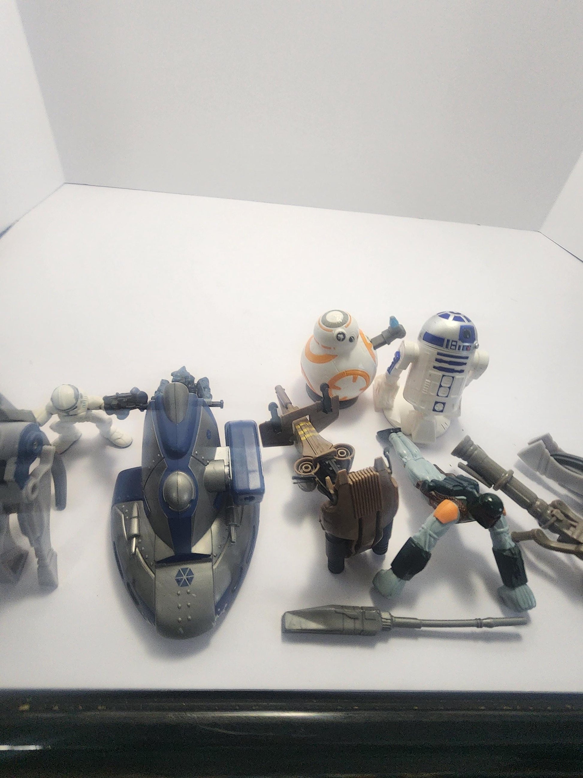 2000s Star Wars Action Figures LOTS - Anakin Skywalker - Azure Angel - Federation AAT Armored Assault Tank - Action Figures - Star Wars Toys
