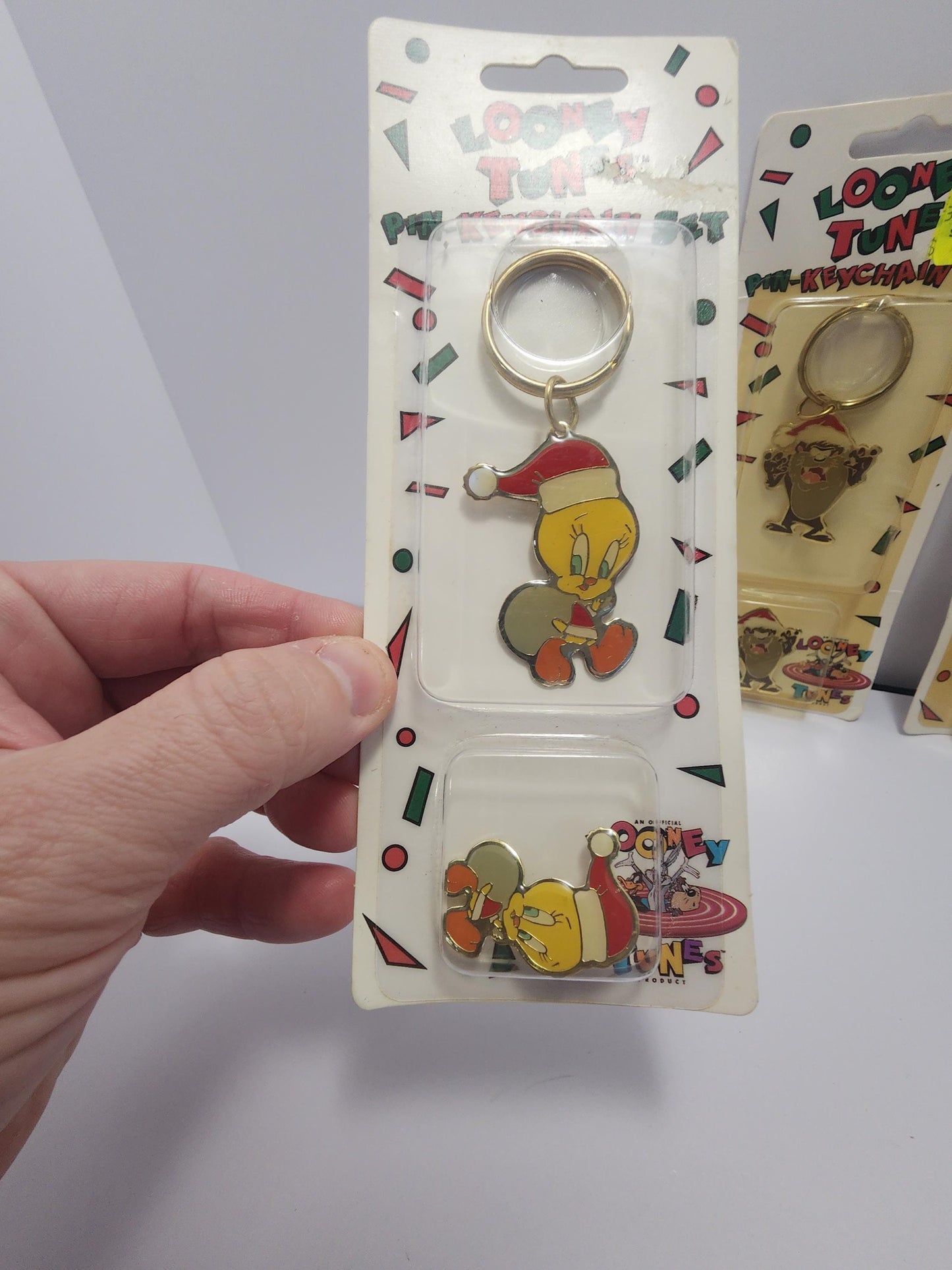 Looney Toons Warner Brothers 1990s Collectable Tin & Keychain Combo SEALED Sets - Tazmanian Devil - Tweety Bird - Bugs Bunny - Looney Tunes