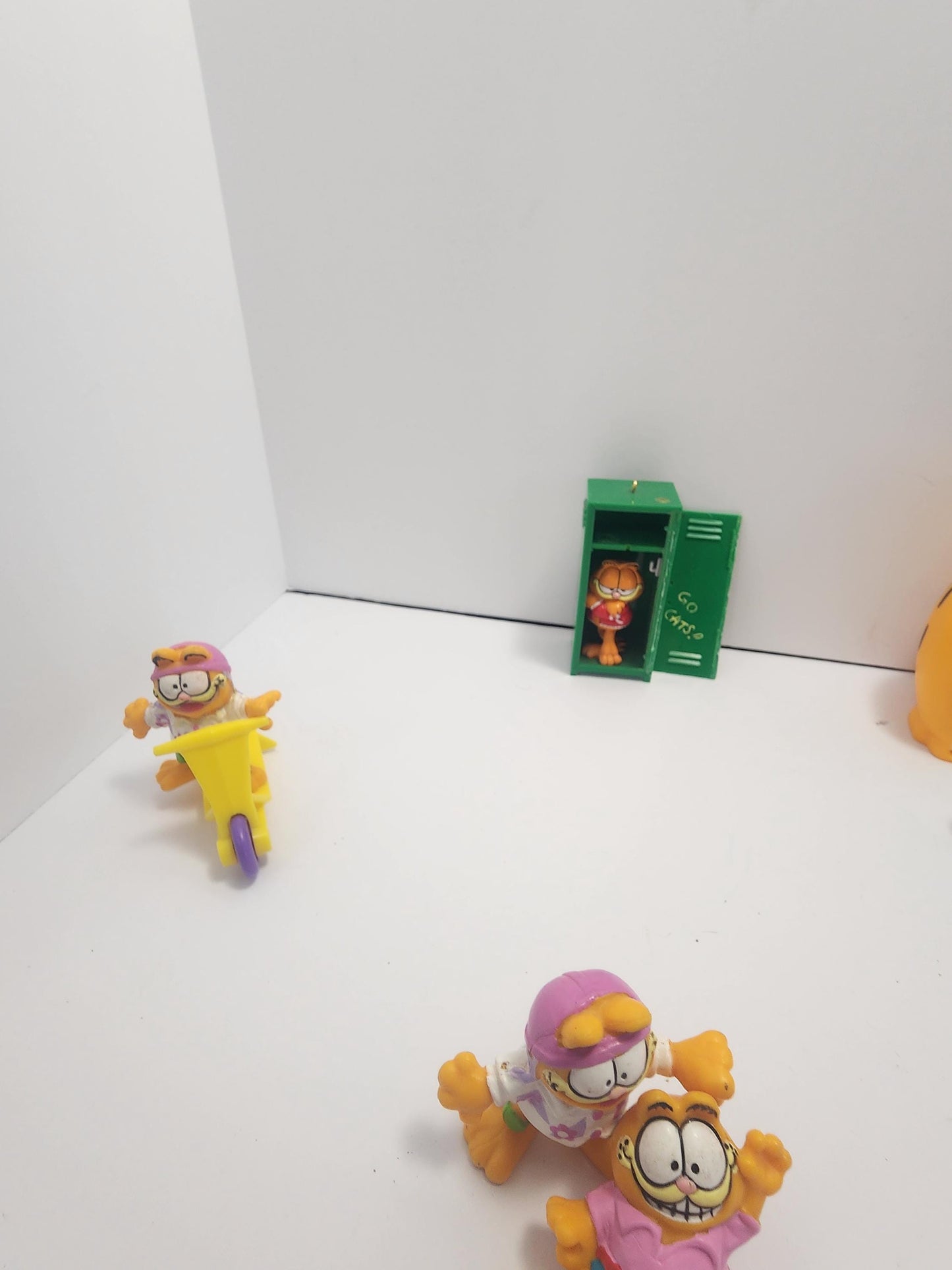 Garfield Figures - Odie Figure - Enesco - Garfield Toys - United Features Syndicate - 1980 Pvc Figures