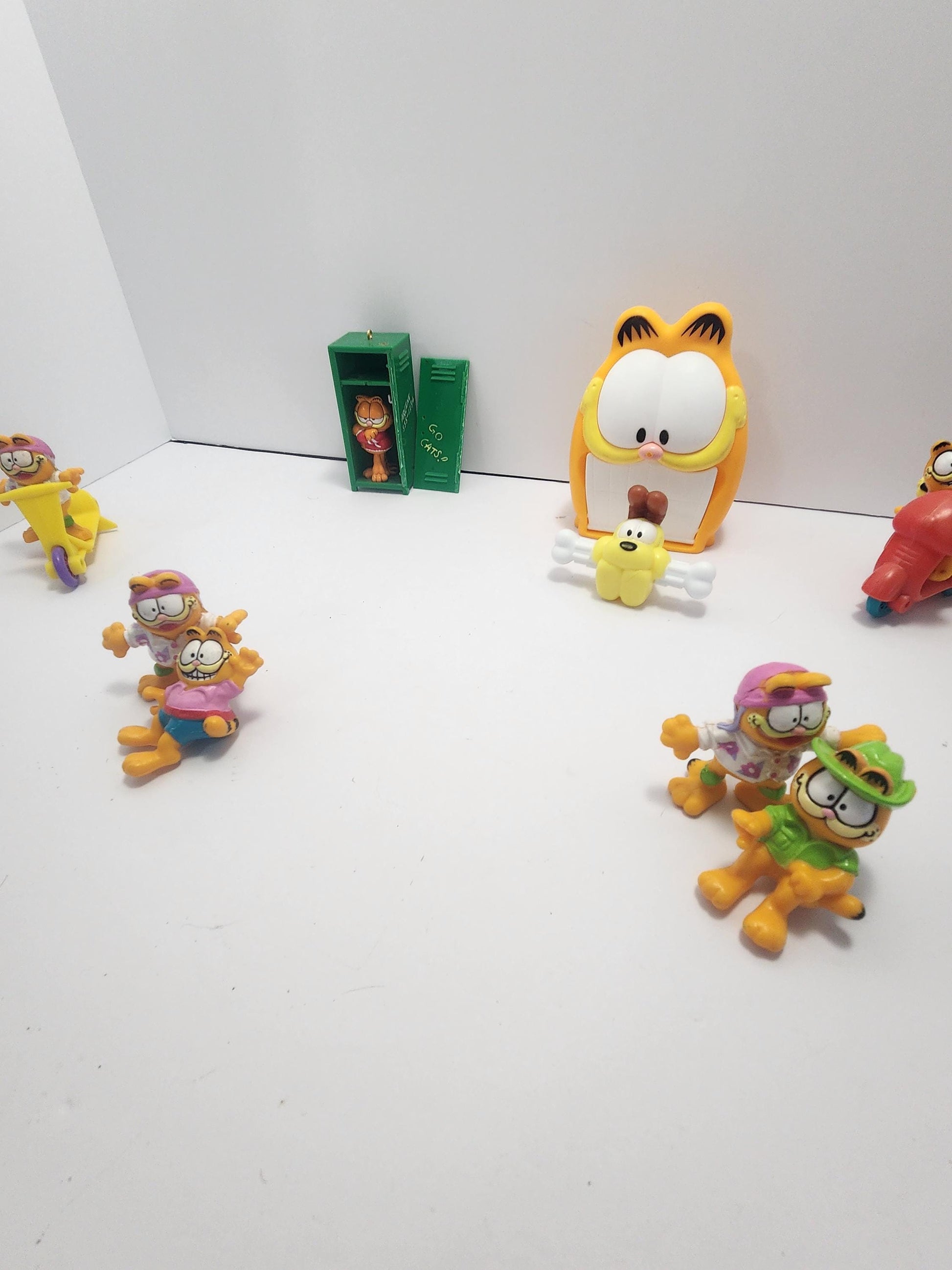 Garfield Figures - Odie Figure - Enesco - Garfield Toys - United Features Syndicate - 1980 Pvc Figures
