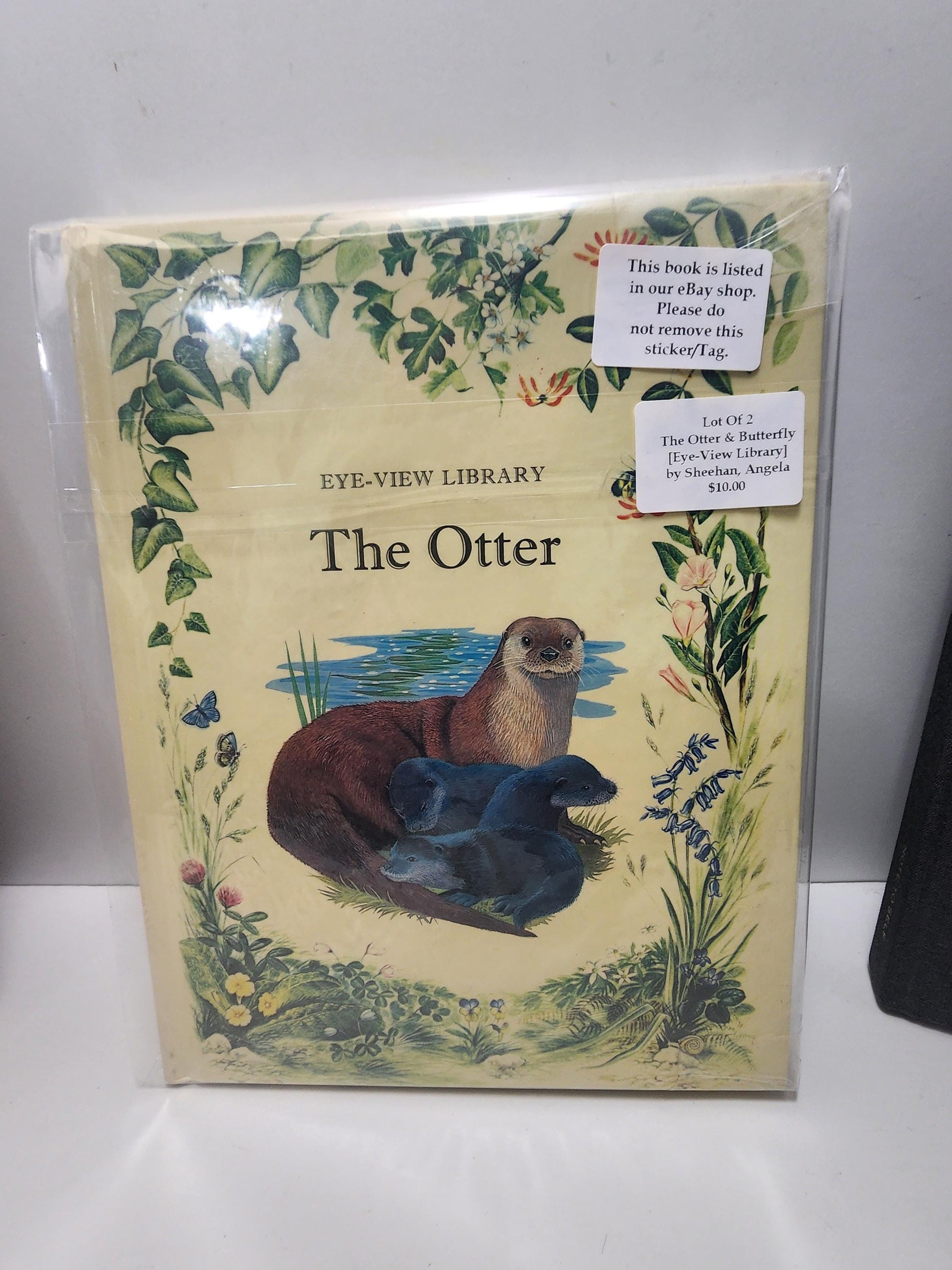 The Otter & The Butterfly LOT of 2 From Eye View Library - Vintage Books - Eye View Library - Animals - Animal Books - Butterflies - Otter