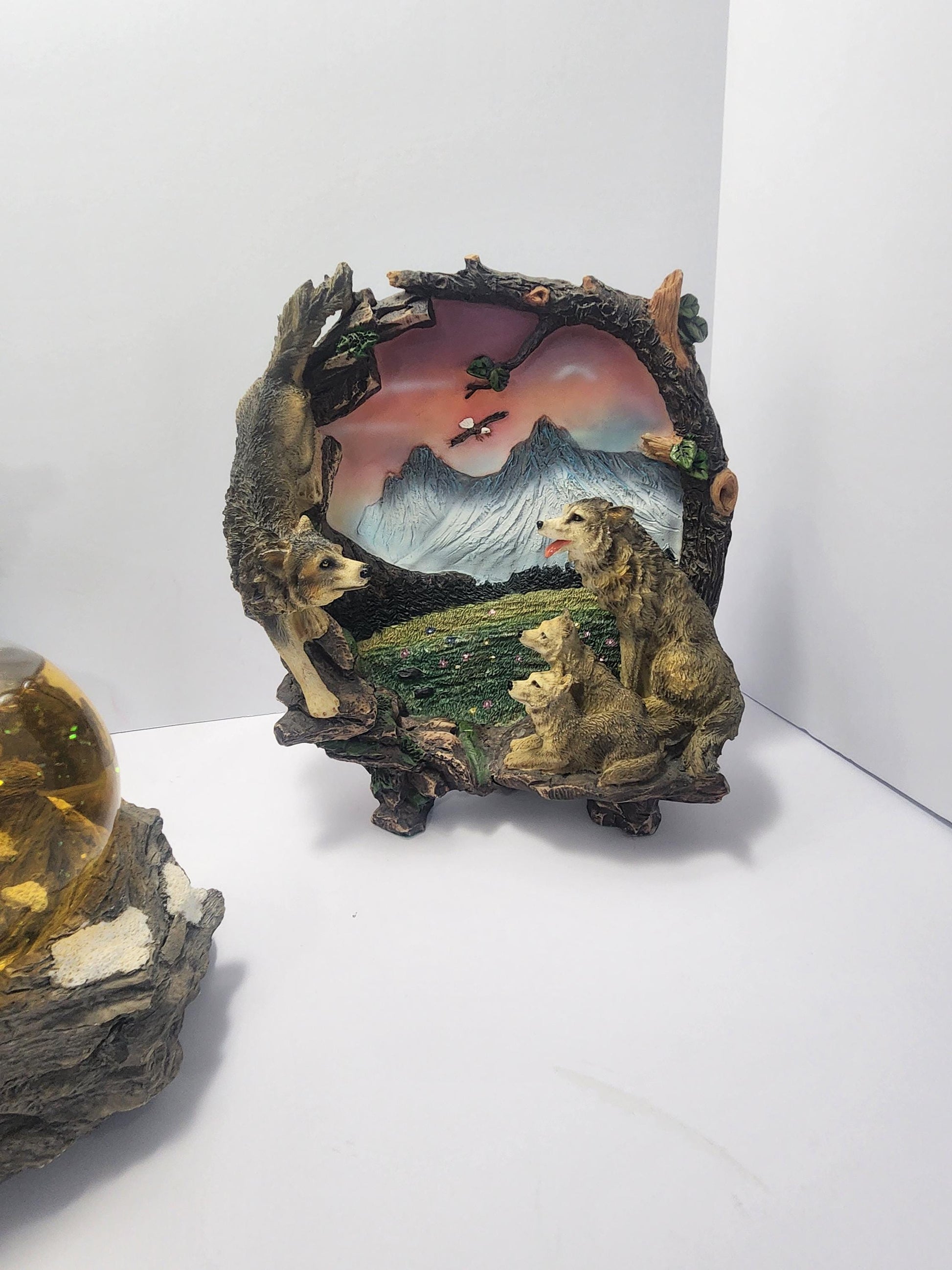 Wildlife Wolf Figurines and Snow Globe - Wolf - Wolves - Wolf Figurines - Snow Globes - Snowglobe - Wolf Gifs - Wildlife - Animals